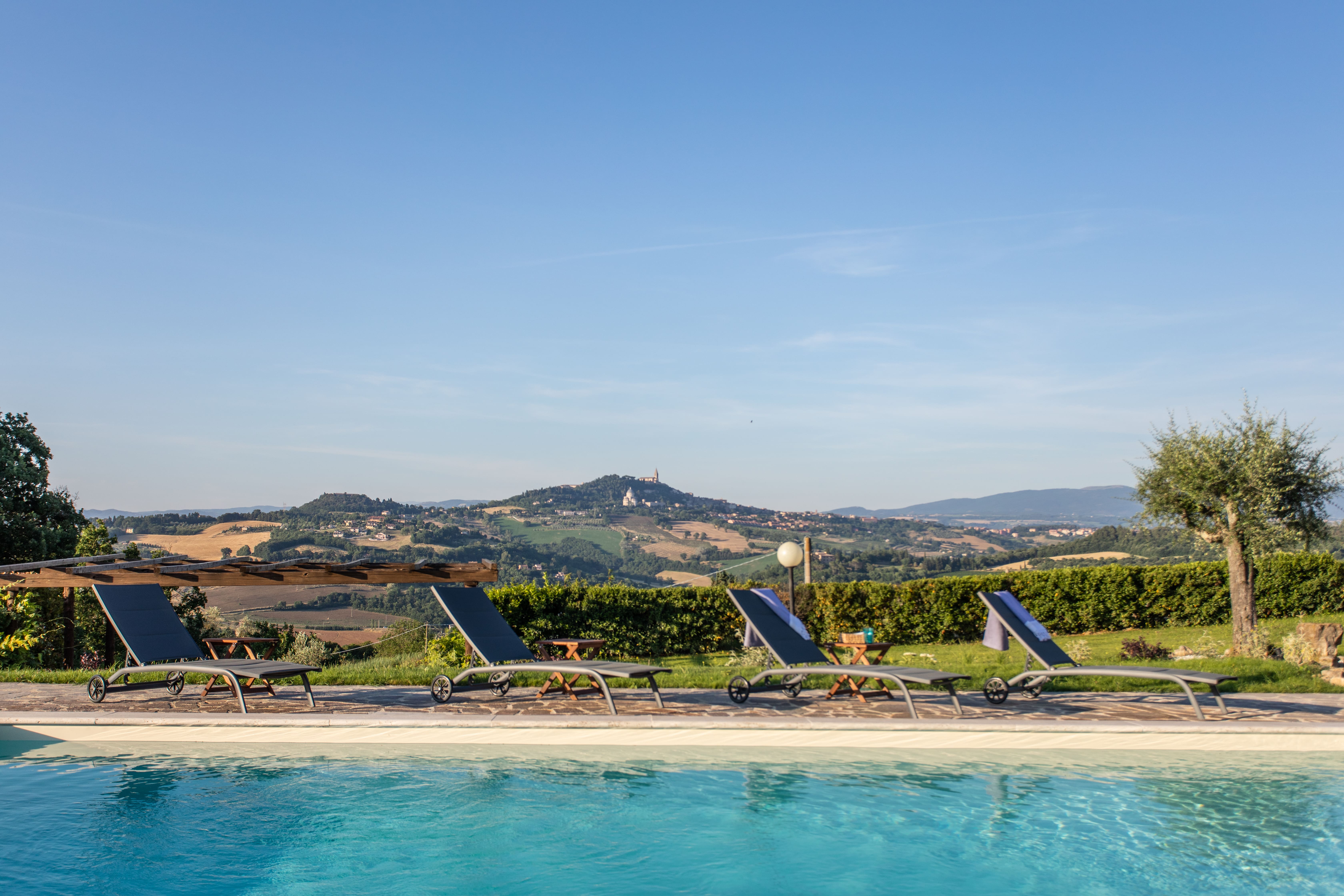 Casa Frantoio Todi: Spacious 5-Bedroom Luxury Apartment with Pool, Todi