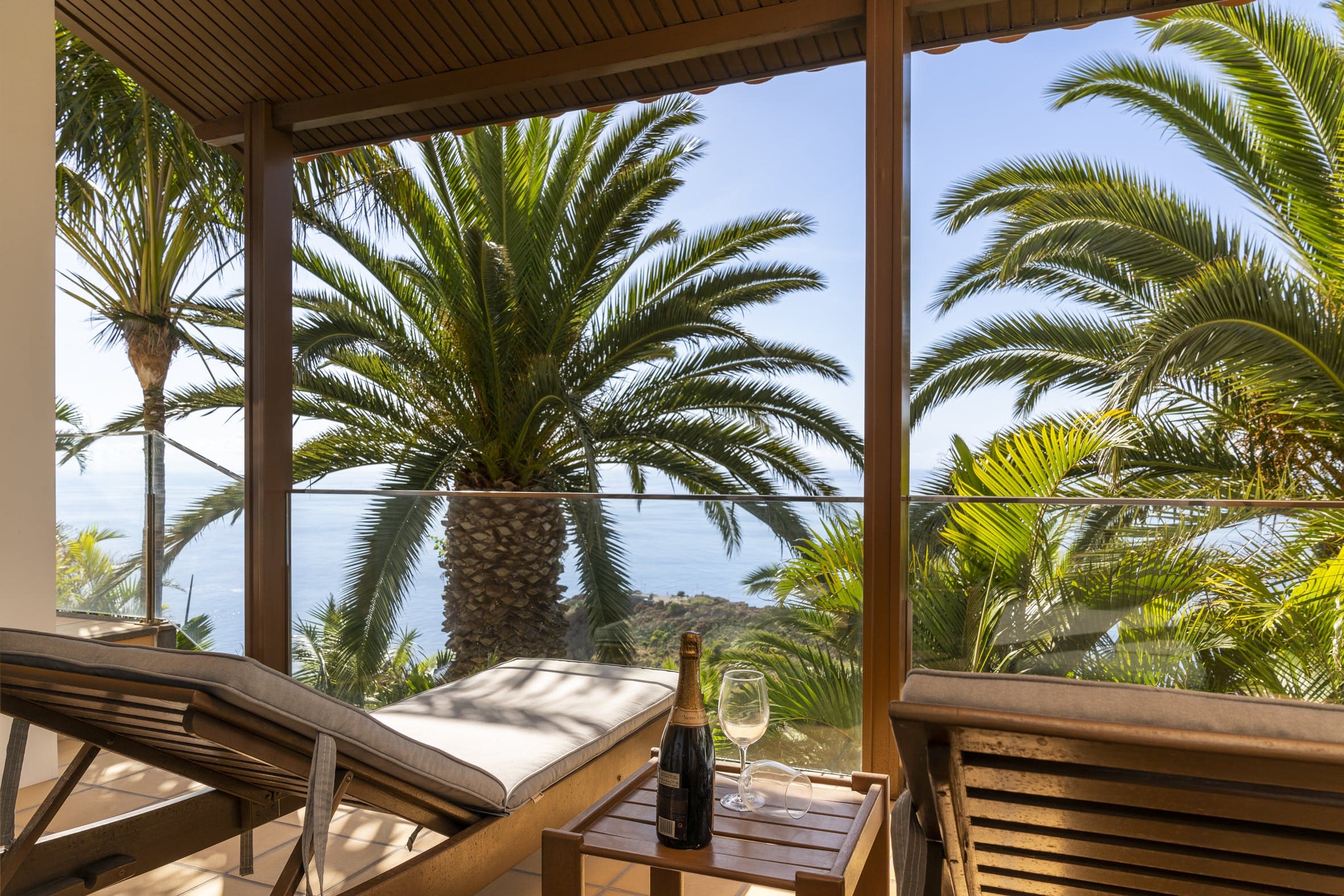 Casa Garajau Funchal: Spacious 3-Bedroom Apartment with Private Pool and Sea Views, Funchal