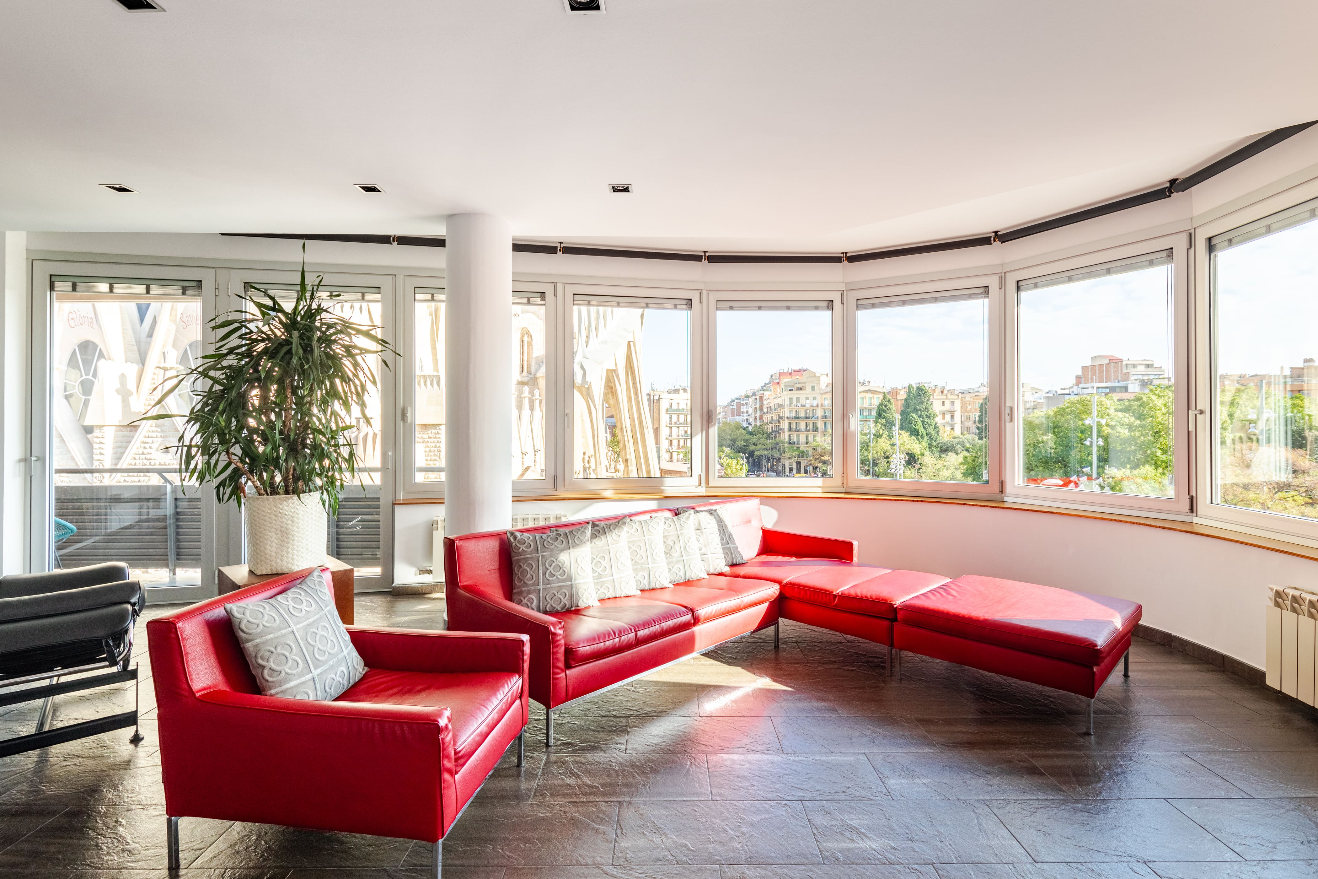 Casa Gaudí SagradaFamilia: Spacious 3-Bedroom Apartment with Seaview, Sagrada Família