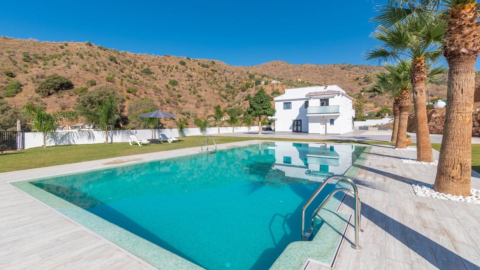 Casa Gibralfaro La Malagueta: Spacious 11-Bedroom Apartment with Pool and Seaview, La Malagueta