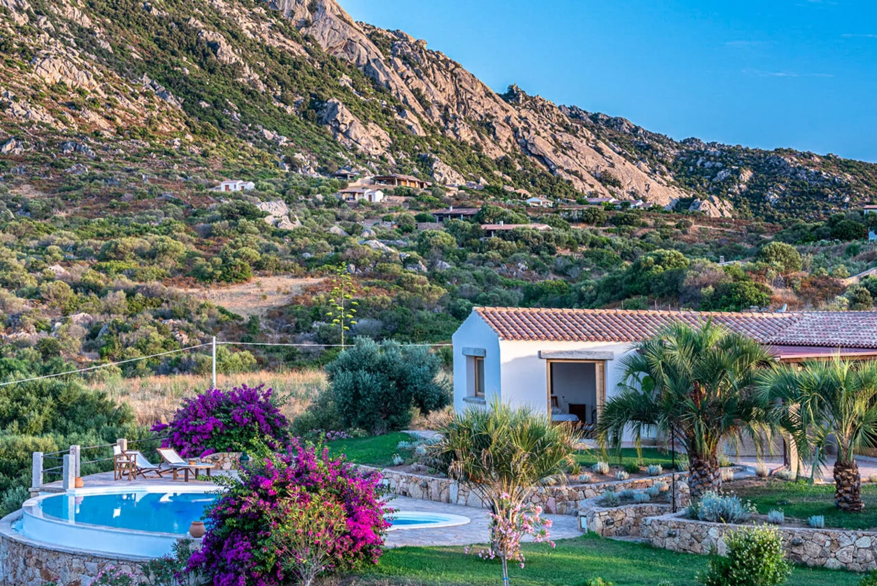 Casa Ginepro Marinella: Spacious 4-Bedroom Apartment with Pool and Seaview, Sardinia North
