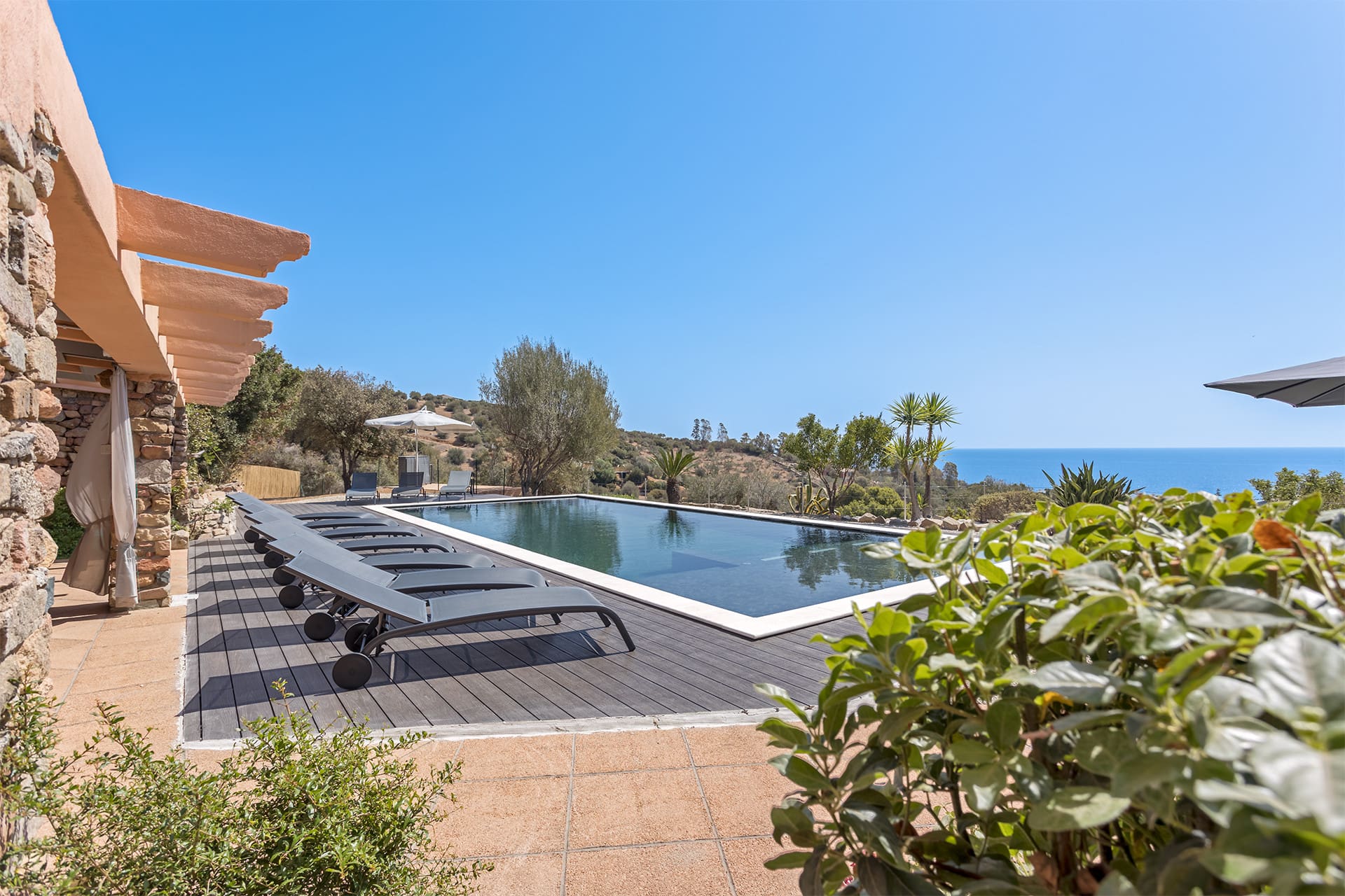 Casa Ginepro Sardegna: 5-Bedroom Luxury Apartment with Infinity Pool and Sea Views, Sardinia