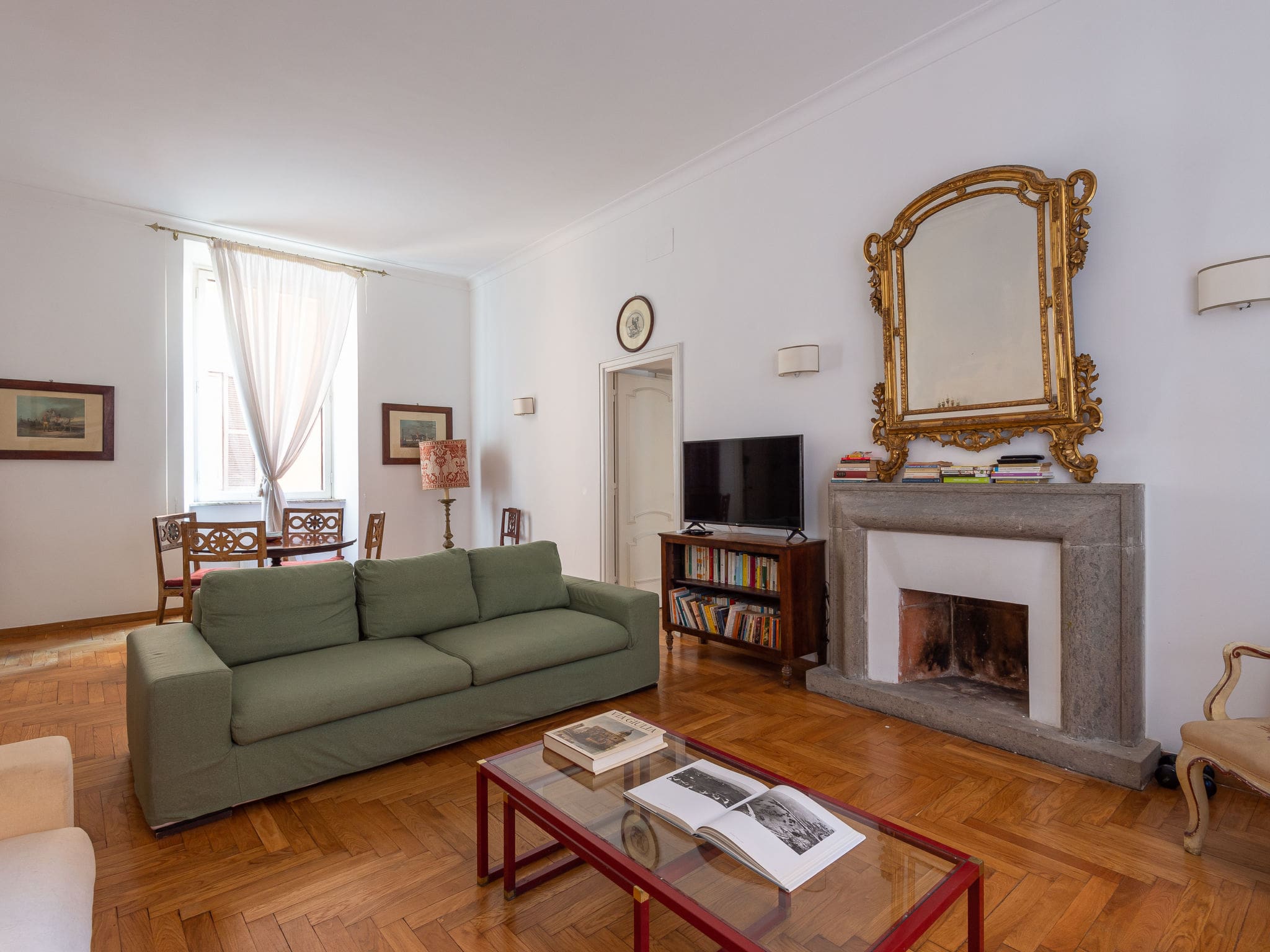 Casa Ginnasi Campo: Historic 2-Bedroom Apartment in Rome’s Heart Near Piazza Navona and Pantheon