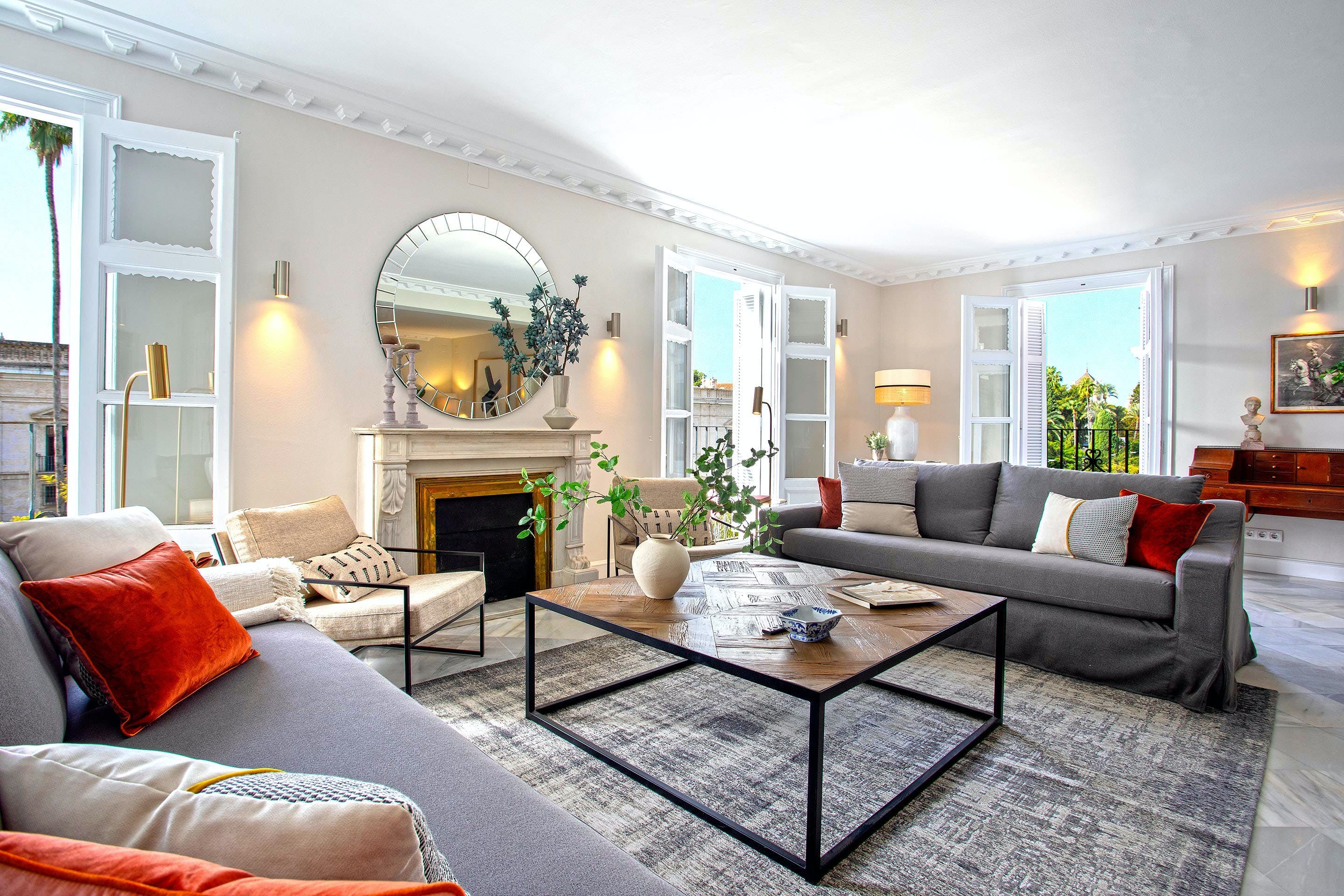 Casa Giralda Sevilla Santa Cruz 3: Elegant 4-Bedroom Apartment with Balconies, Santa Cruz