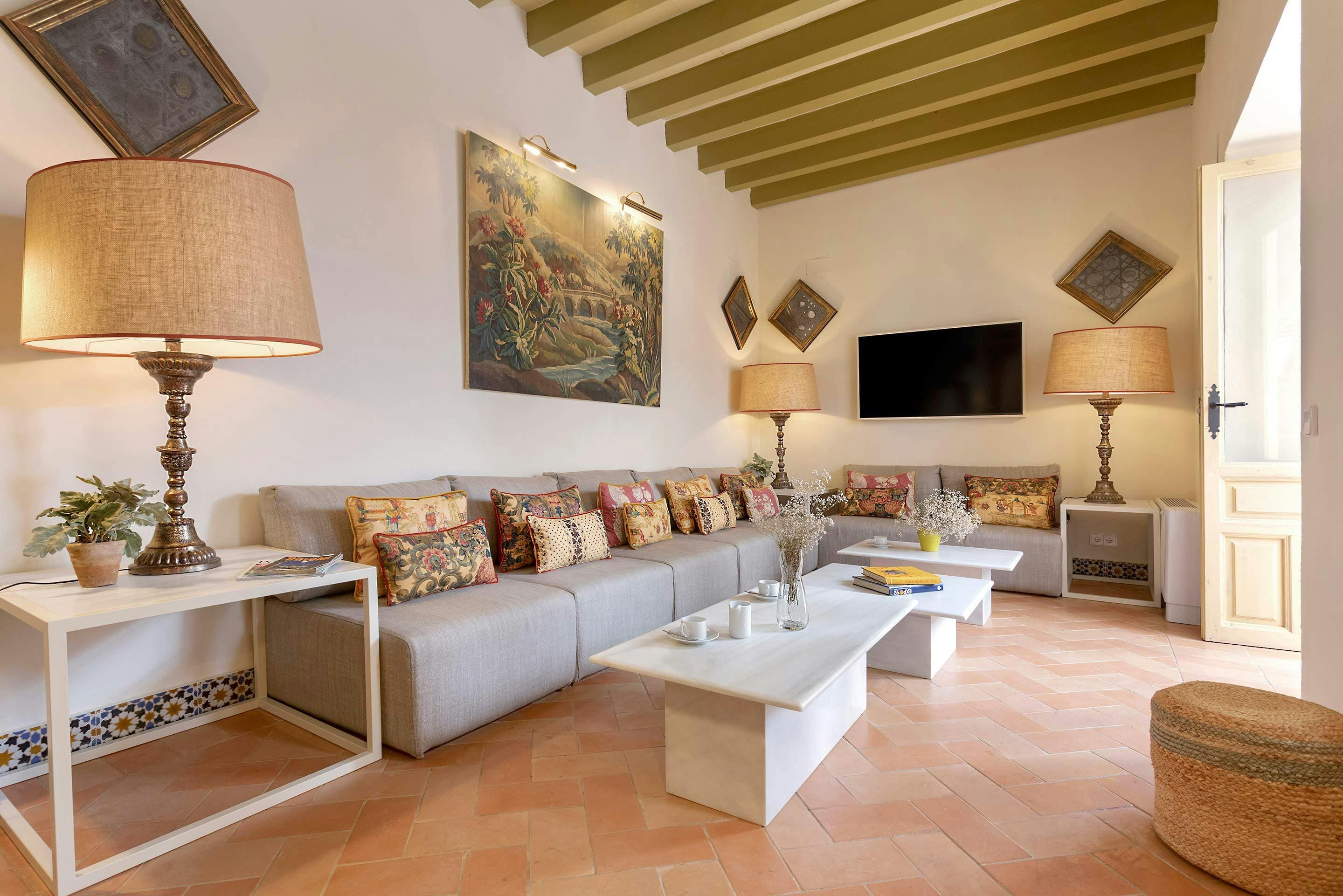 Casa Giralda Sevilla Santa Cruz: Luxury 7-Bedroom Villa with Rooftop Terrace and Pool, Santa Cruz