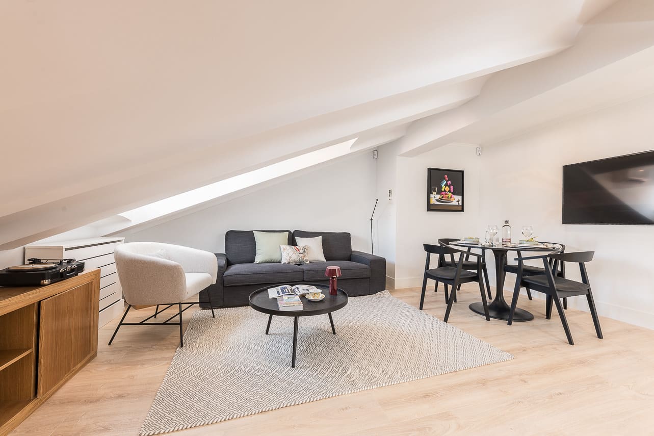 Casa Goya Salamanca: Stylish 2-Bedroom Apartment Rental with Air-Con in Madrid Salamanca