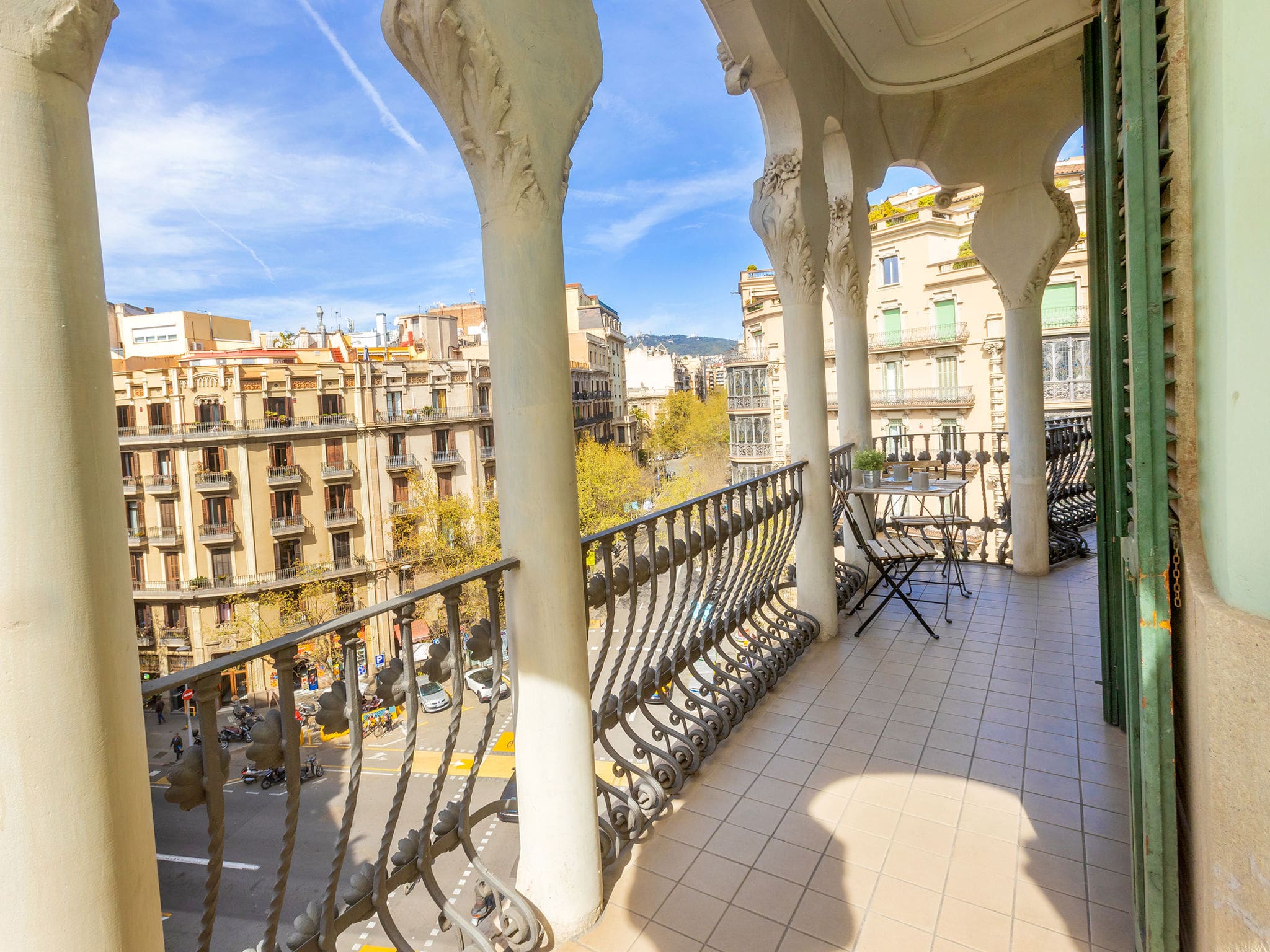 Casa Gracia Barcelona: Spacious Five Bedroom Apartment with Balcony on Famous Shopping Boulevard in Spain