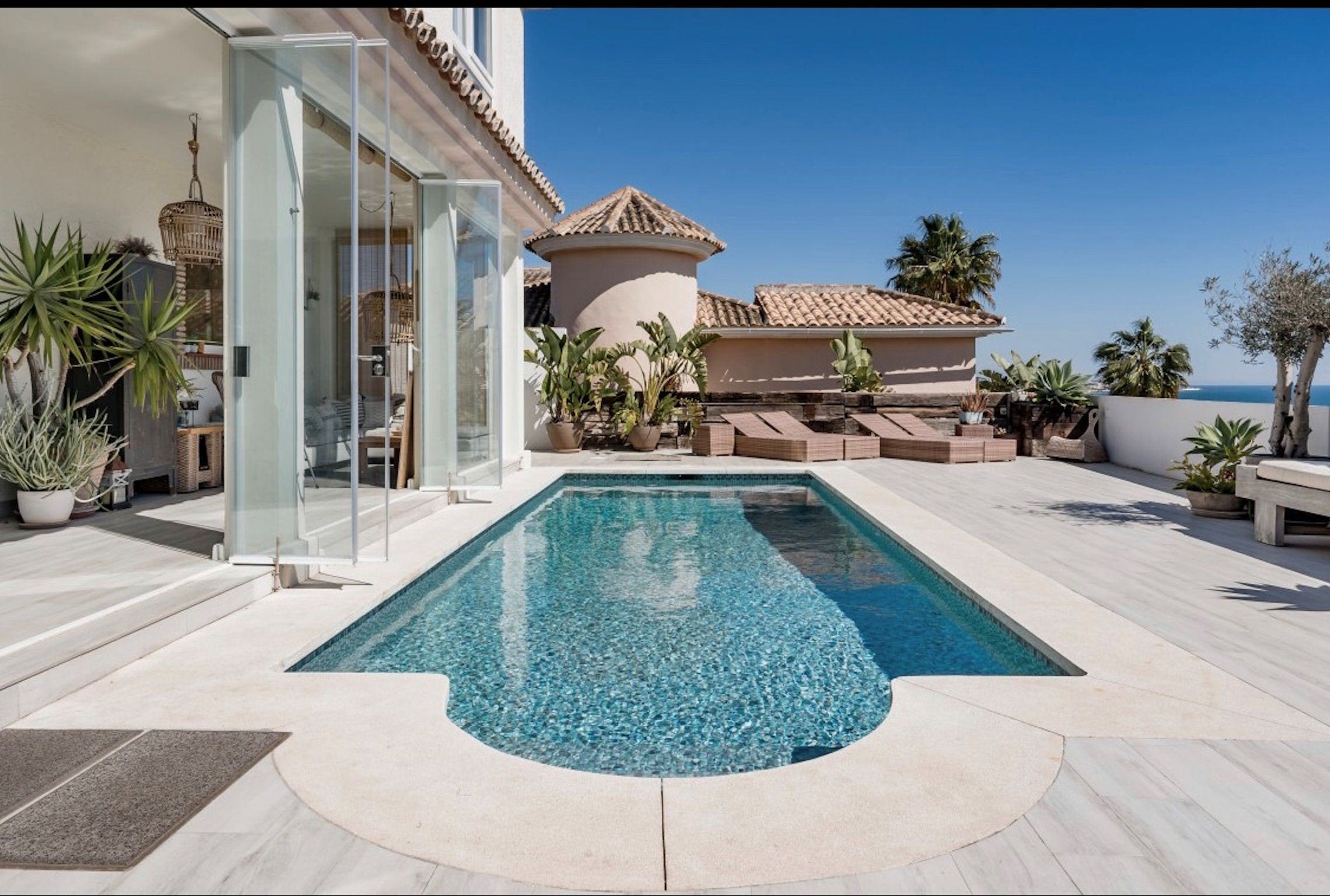 Casa Higueron Fuengirola: Spacious 5-Bedroom Apartment with Seaview and Pool, Fuengirola