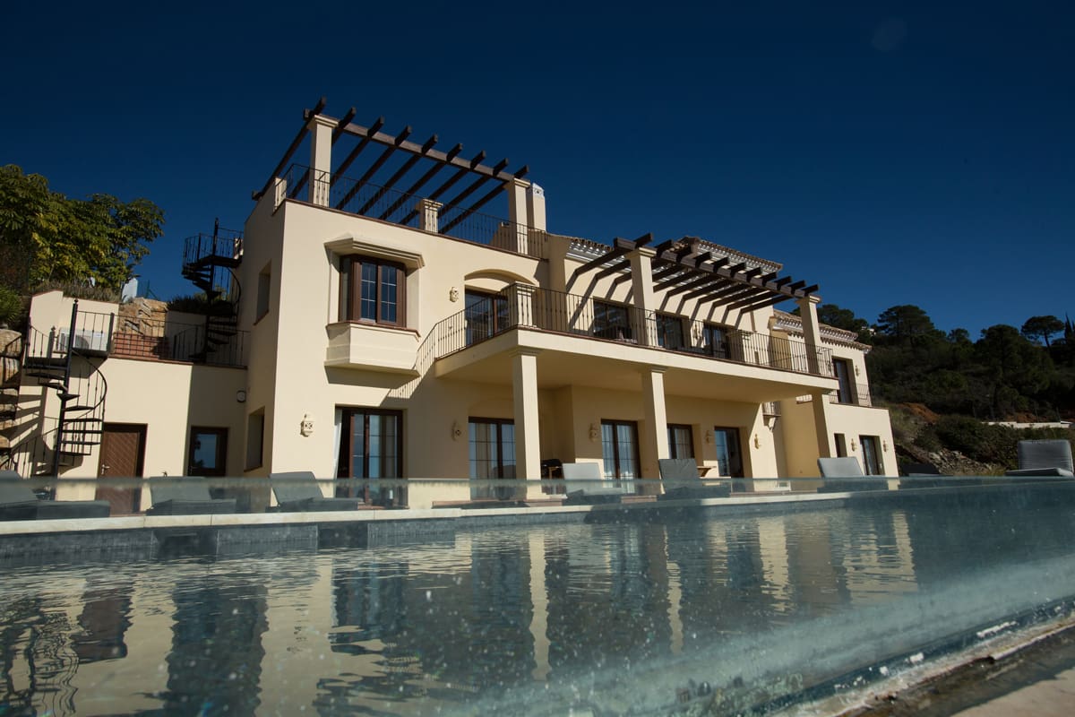 Casa Jaral San Pedro: Luxury 5-Bedroom Apartment with Infinity Pool and Sea Views, Malaga