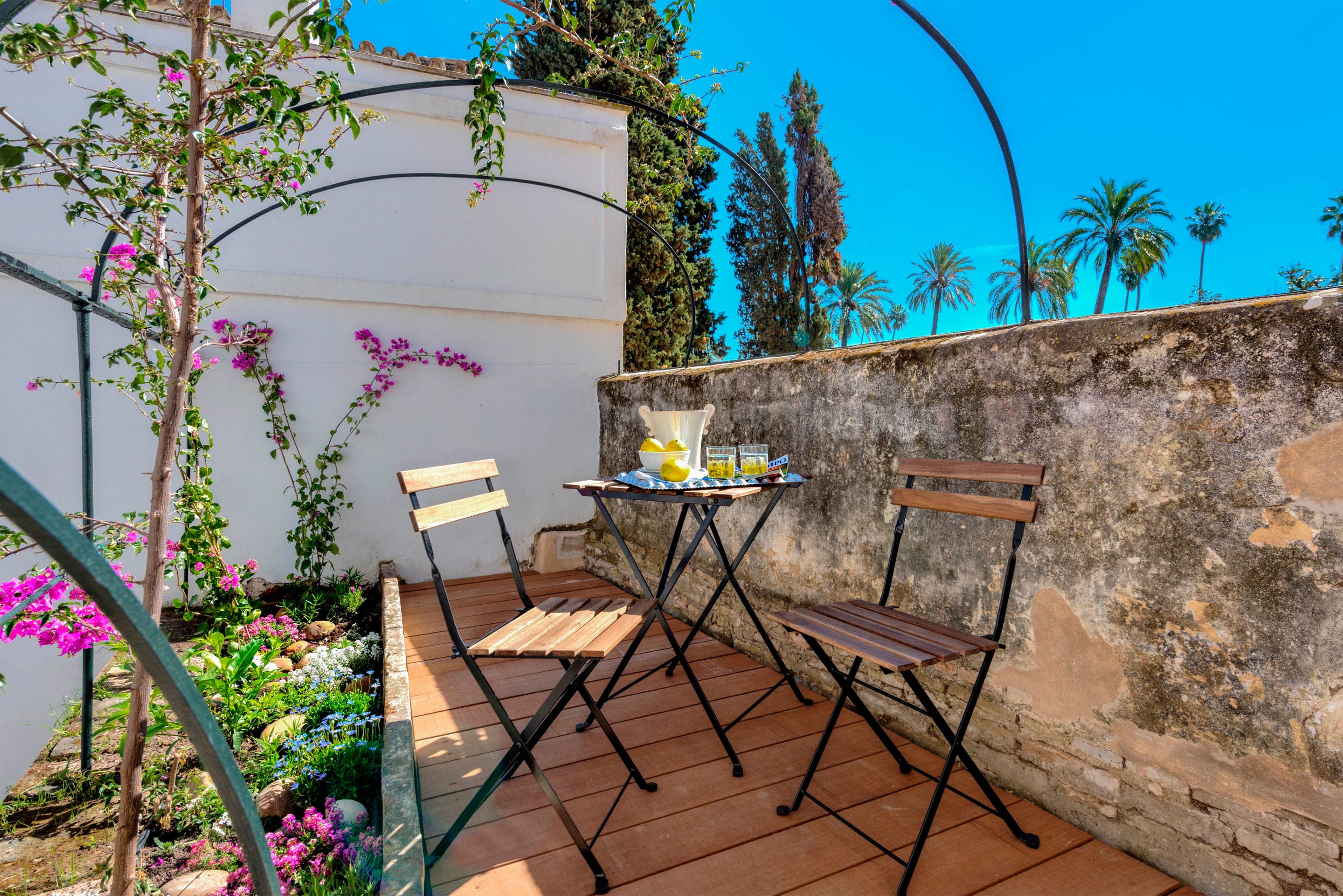 Casa Jaramago Santa Cruz: Luxury 4-Bedroom Apartment with Terraces and Alcázar Views, Sevilla