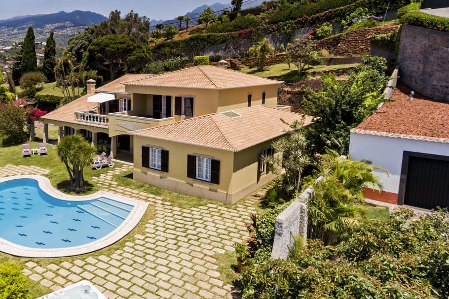 Casa Laurisilva Funchal Madeira: Spacious 5-Bedroom Apartment with Pool and Sea Views, Madeira