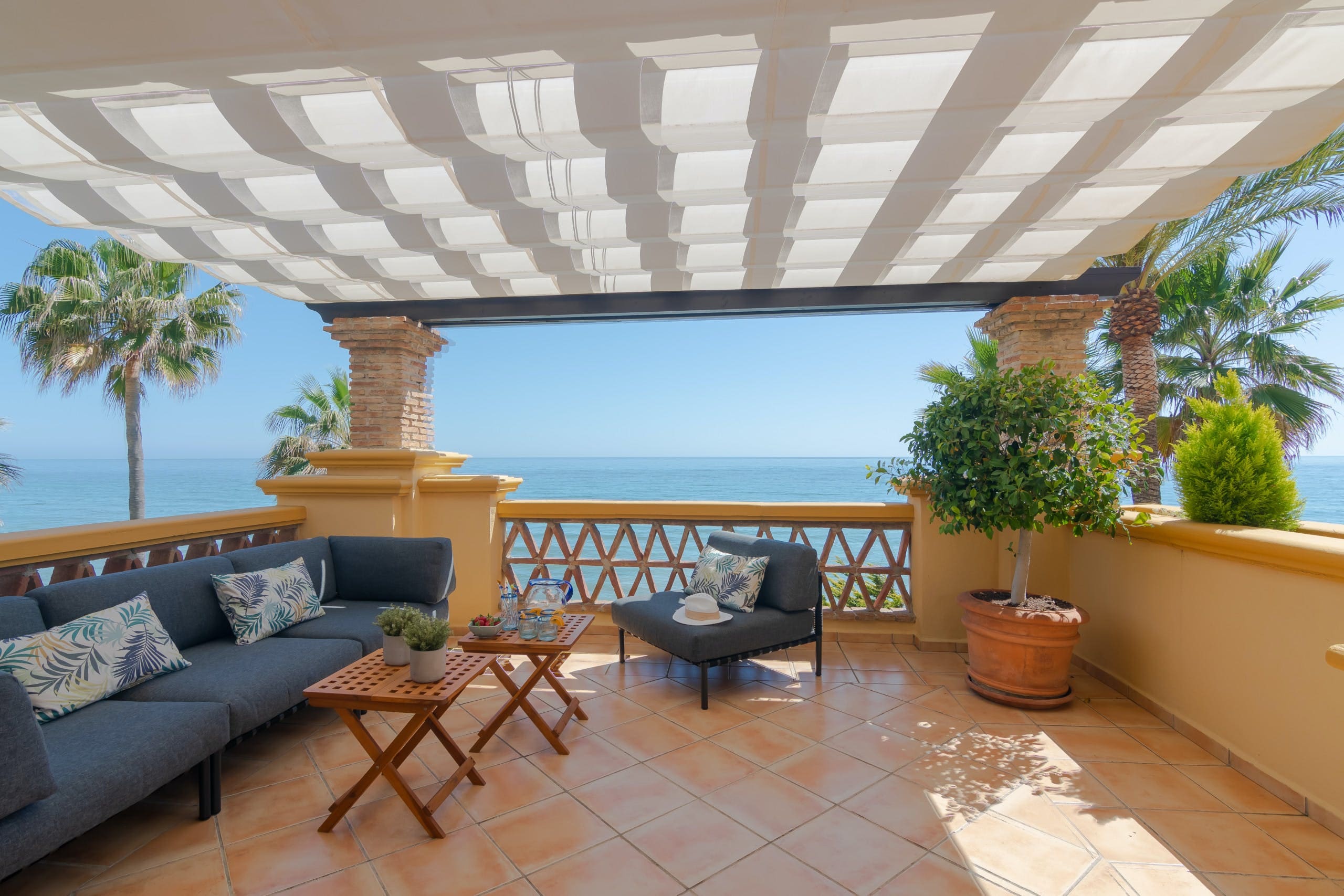 Casa Lavanda Marbella: Luxury 3-Bedroom Apartment with Seaview and Pool Access, Marbella