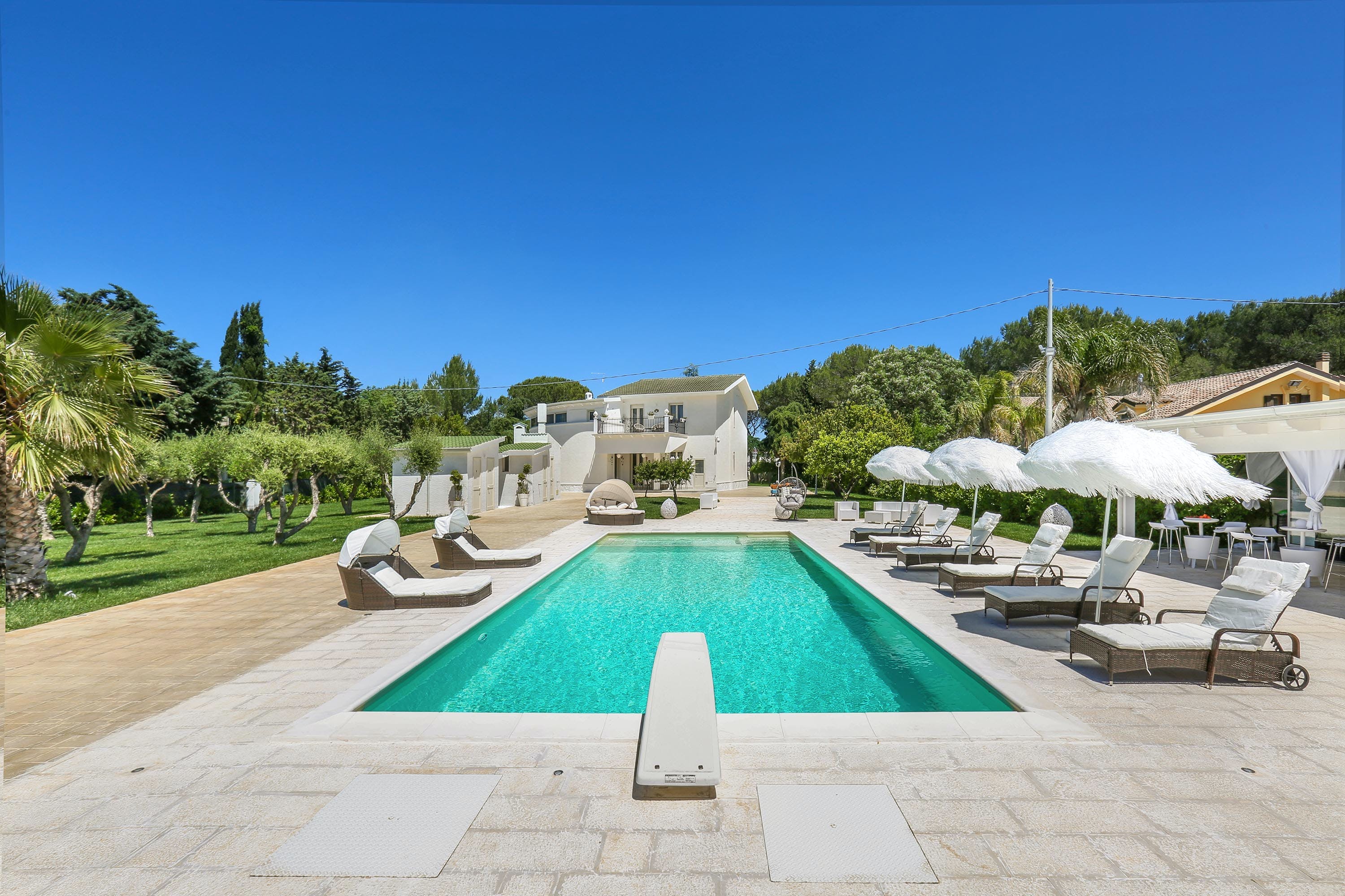 Casa Leccio Oria: Spacious 5-Bedroom Apartment with Sauna and Pool, Brindisi