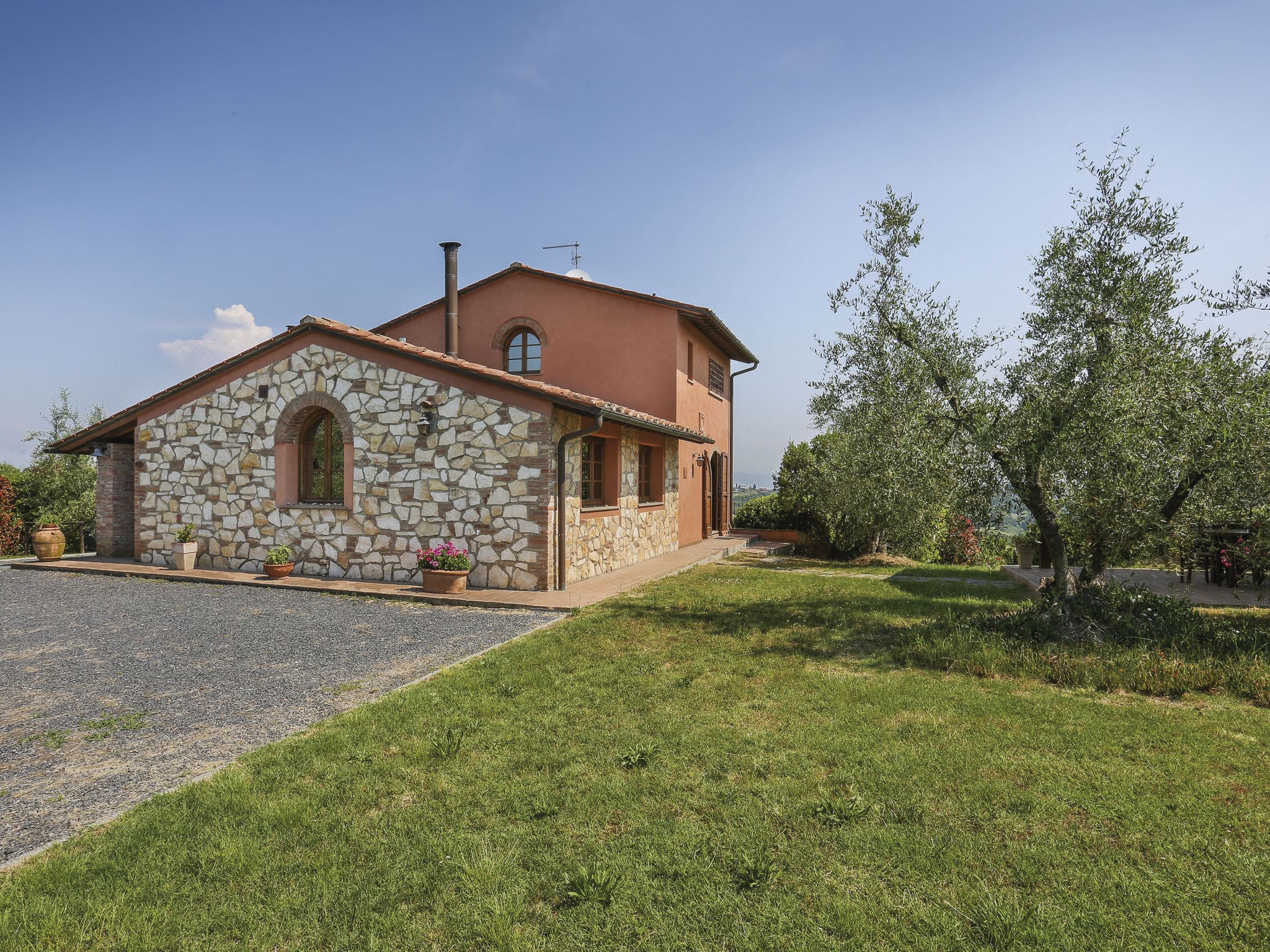 Casa Leccio San Miniato: Rustic 5-Bedroom Farmhouse with Private Pool and Panoramic Countryside Views in Tuscany Italy