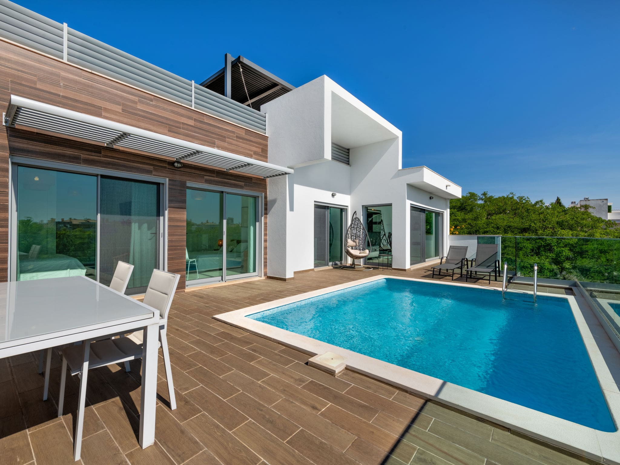 Casa Levante Albufeira: Modern 3-Bedroom Villa with Heated Private Pool and Sea Views in Portugal