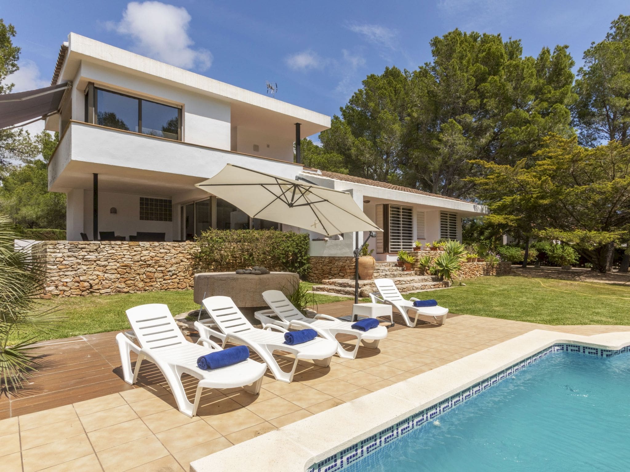 Casa Levante Ametlla: Spacious 4-Bedroom Holiday Villa with Private Pool and Gardens Near Mediterranean Coast
