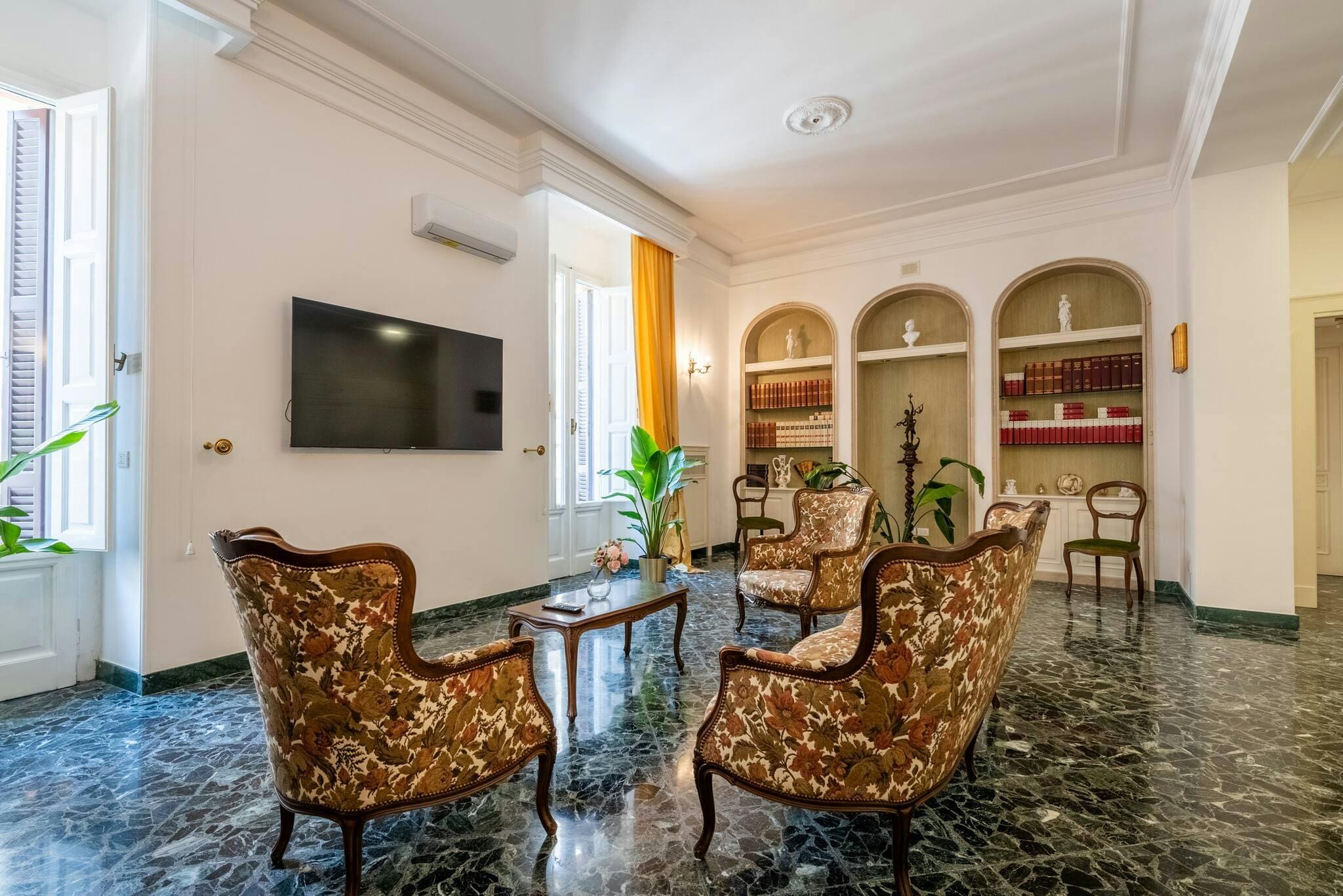 Casa Levante Bari: Charming 3-Bedroom Townhouse with Sea Views, Bari