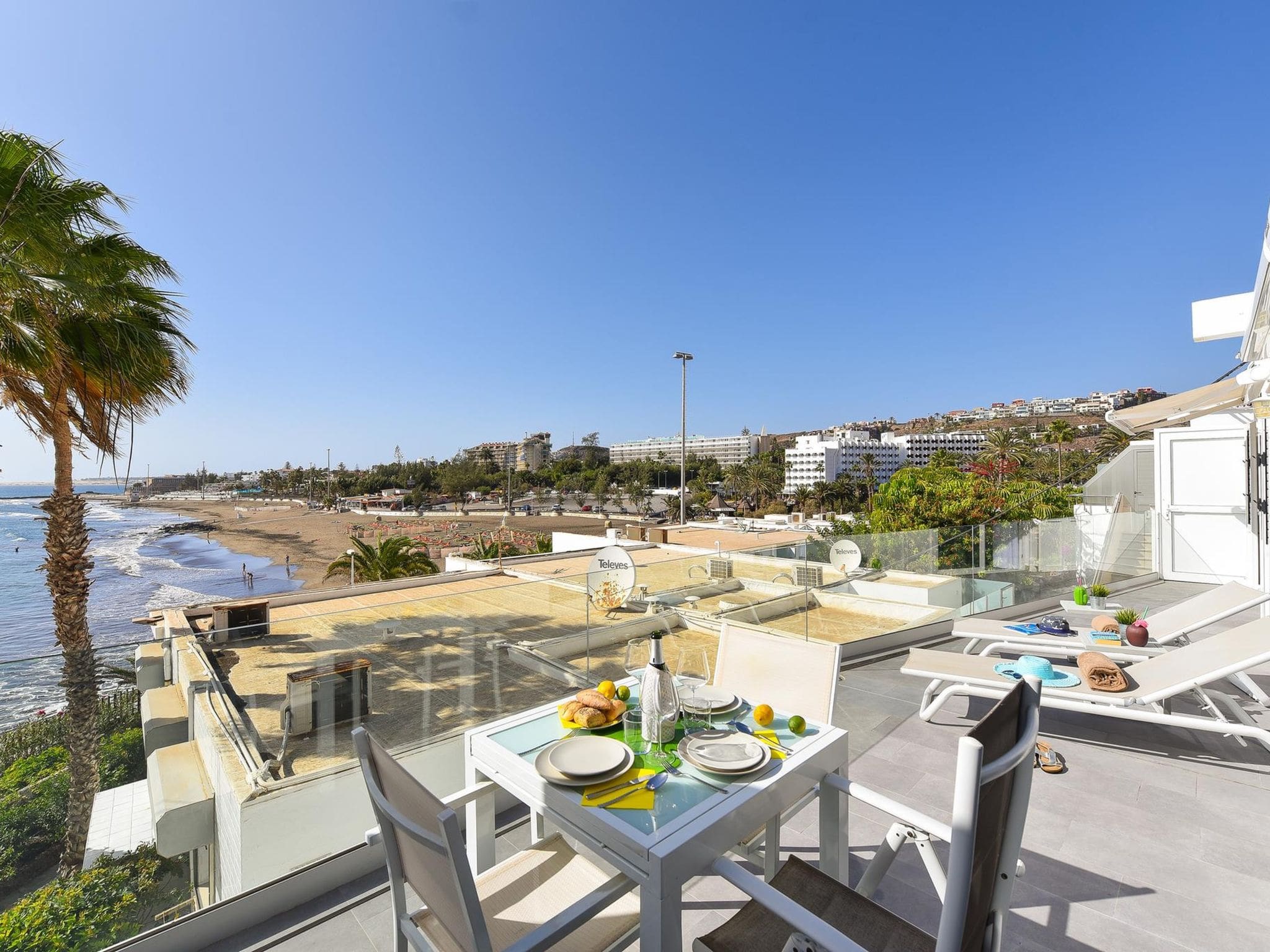 Casa Levante Maspalomas: Modern 3-Bedroom Beachfront Apartment with Sea Views and Air Conditioning in Gran Canaria