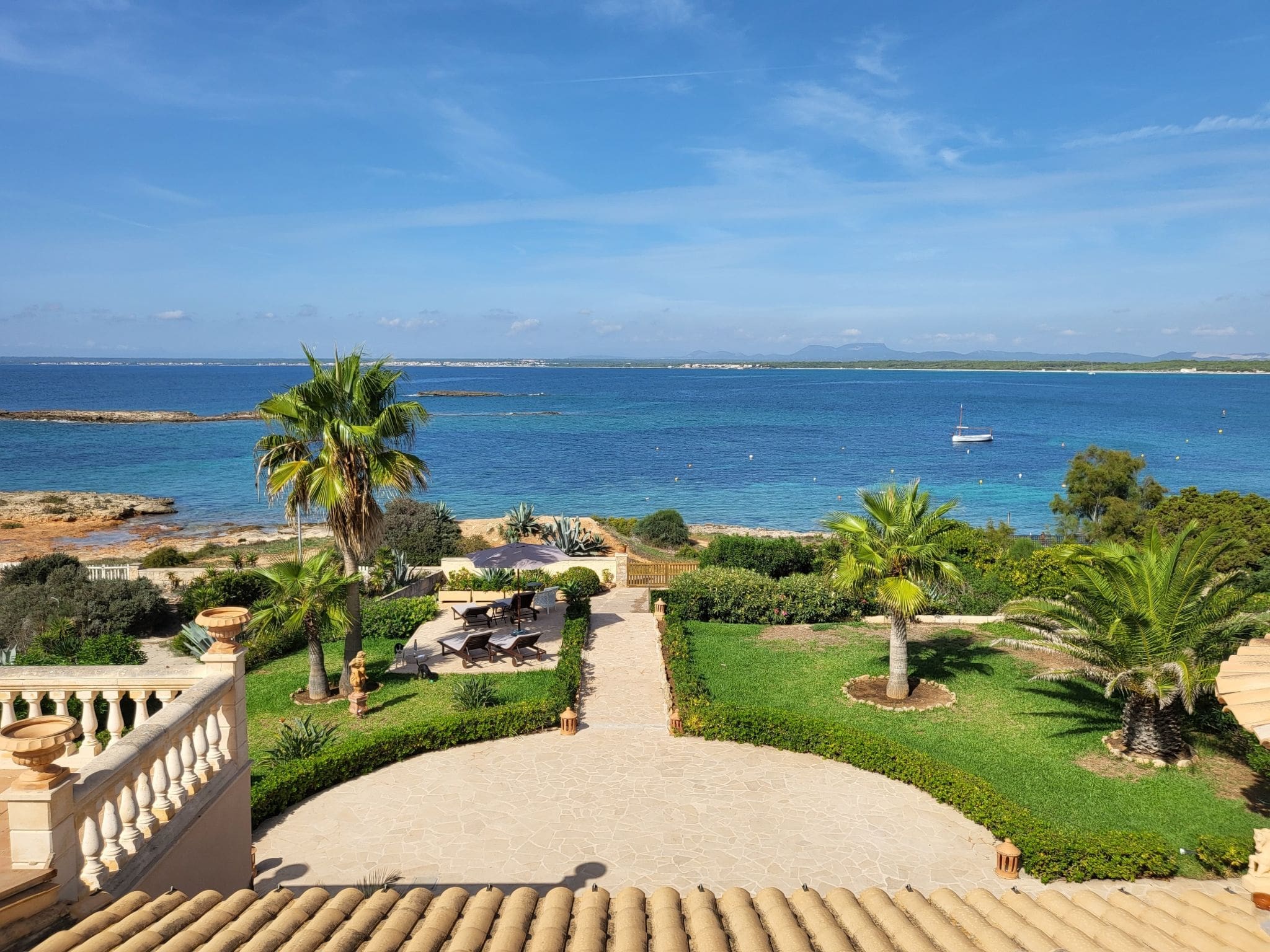 Casa Levante Salines: Luxury 4-Bedroom Beachfront Villa with Direct Sea Access and Panoramic Views in Mallorca