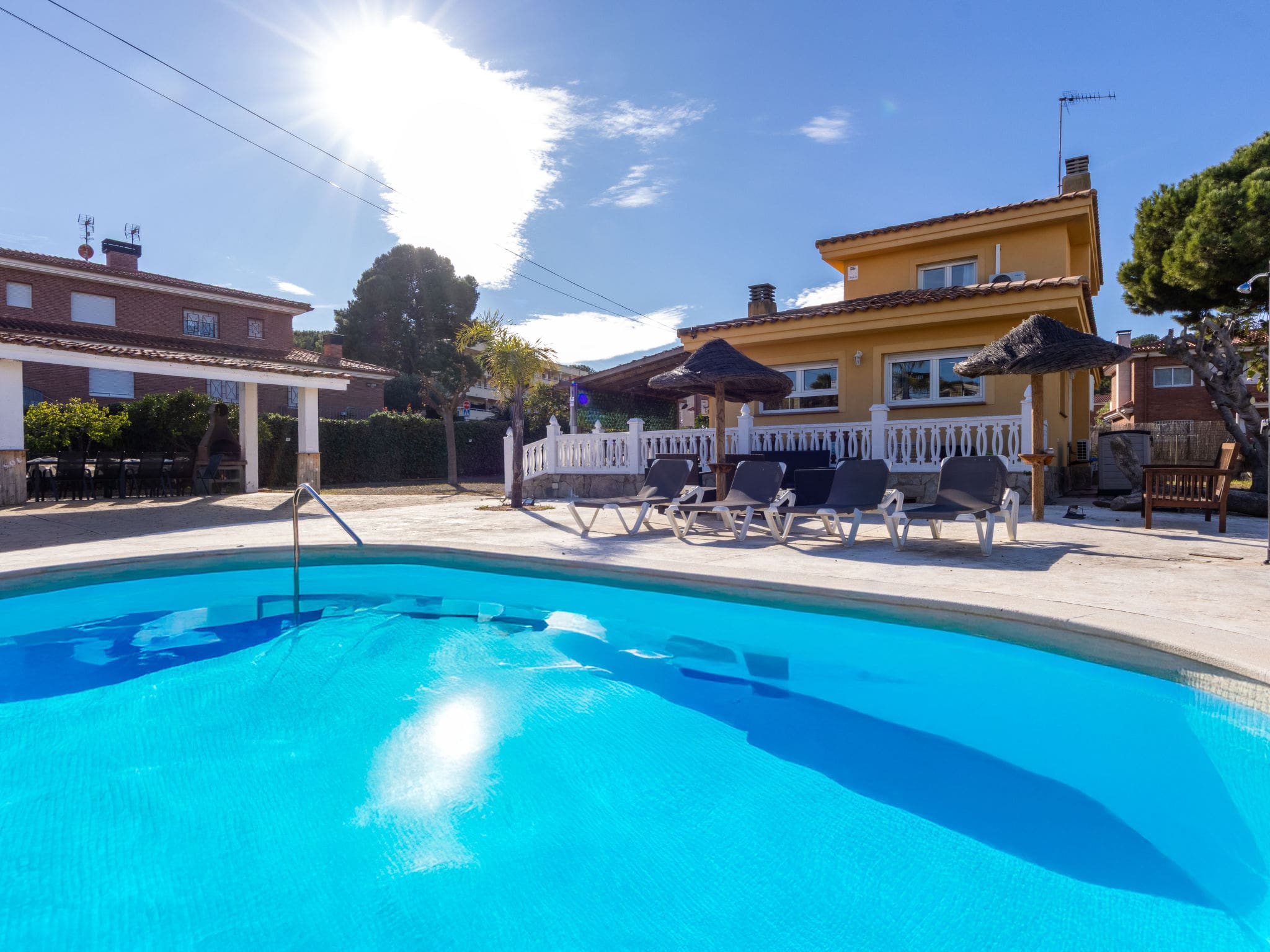 Casa Levante Salou: Spacious 5-Bedroom Holiday Villa with Private Pool and Garden Near PortAventura Theme Park