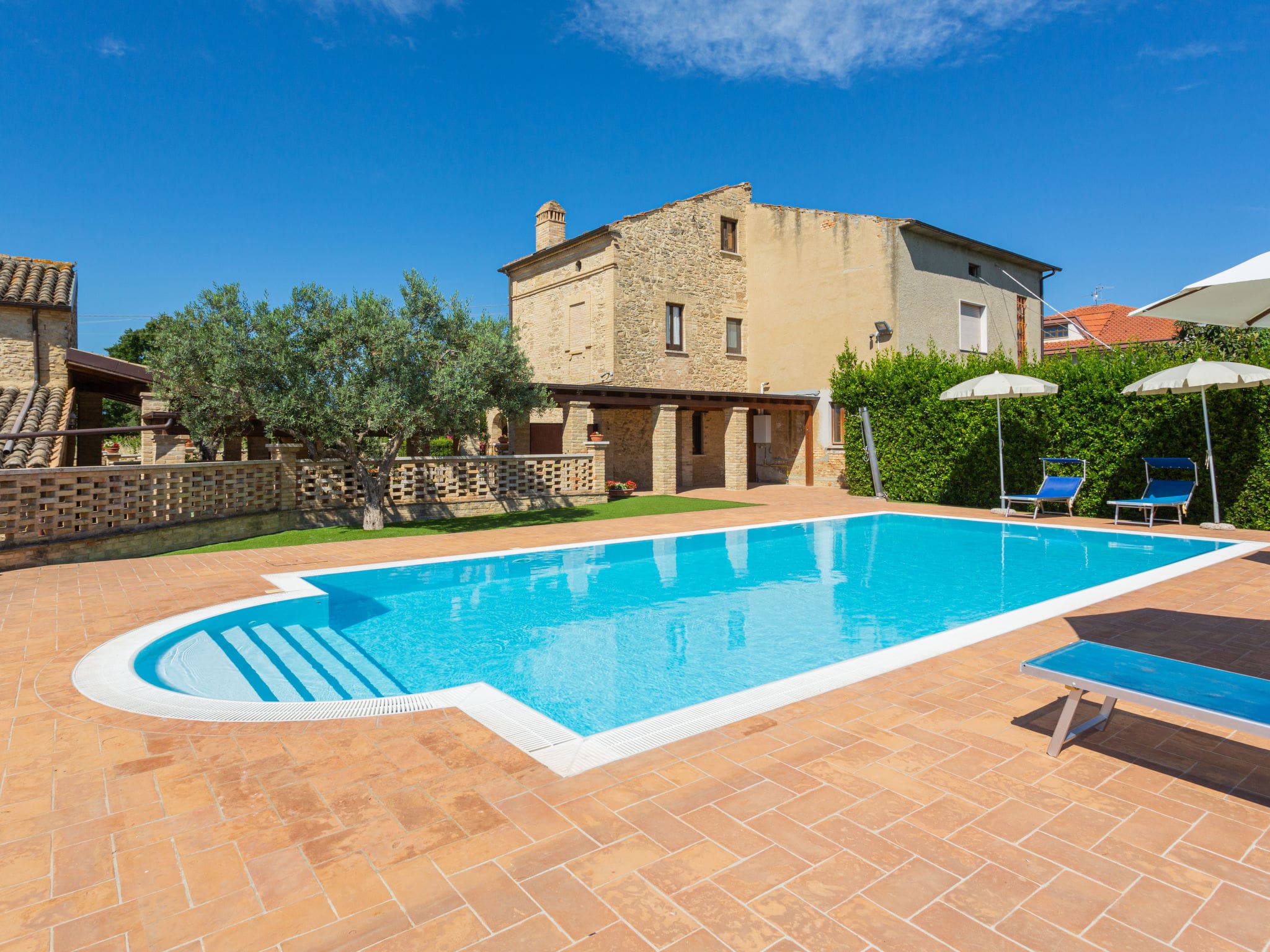 Casa Libeccio Ortona: Spacious 4-Bedroom Family Villa with Swimming Pool and Table Tennis near Adriatic Coast