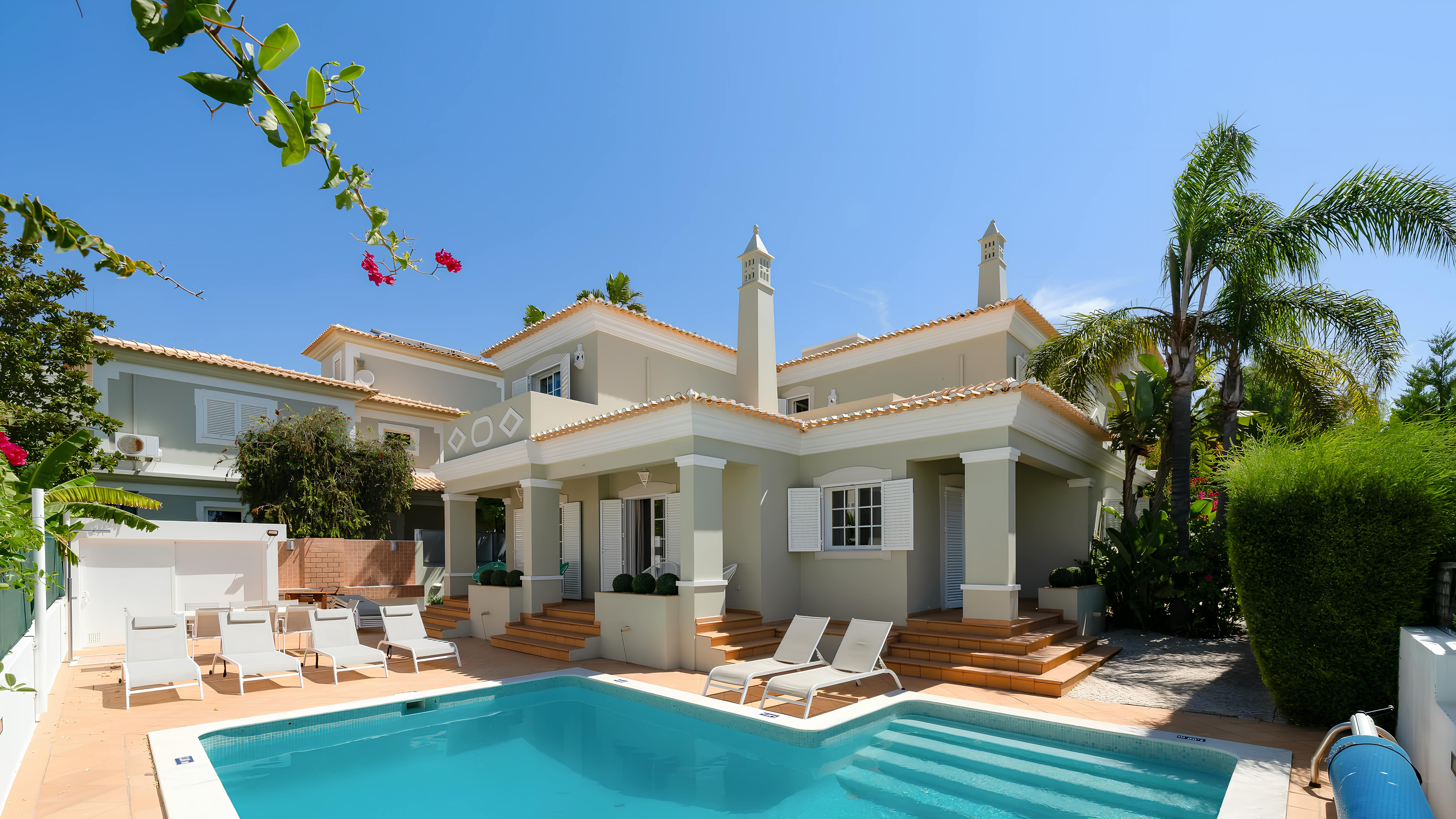 Casa Litoral Albufeira: Luxury 4-Bedroom Villa with Seaviews and Pool, Albufeira