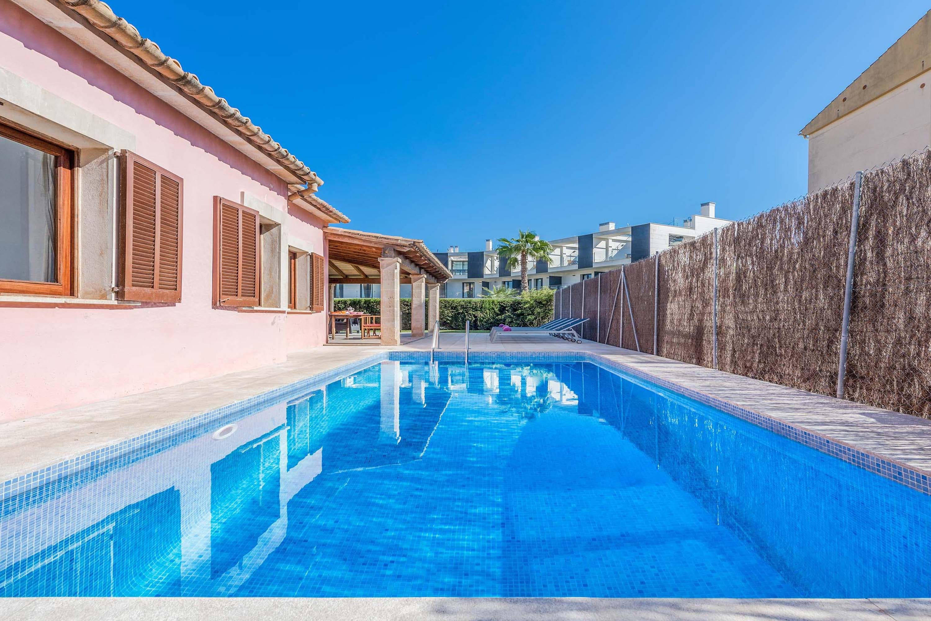Casa Llenaire Pollença: 4-Bedroom Apartment with Seaview and Pool, Pollença
