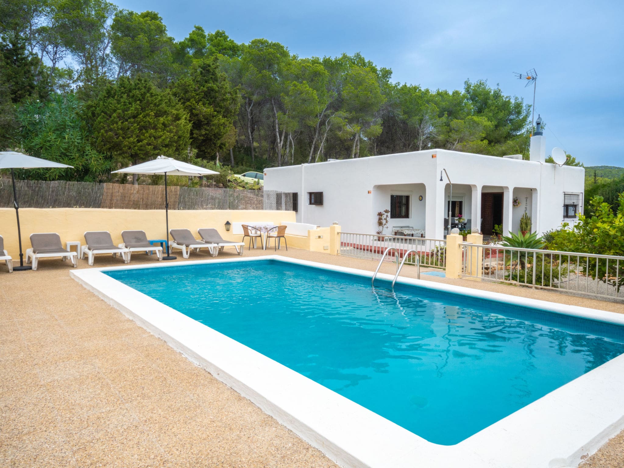 Casa Llevant Peralta: Charming 3-Bedroom Countryside Villa with Private Pool and Garden in Rural Ibiza Spain