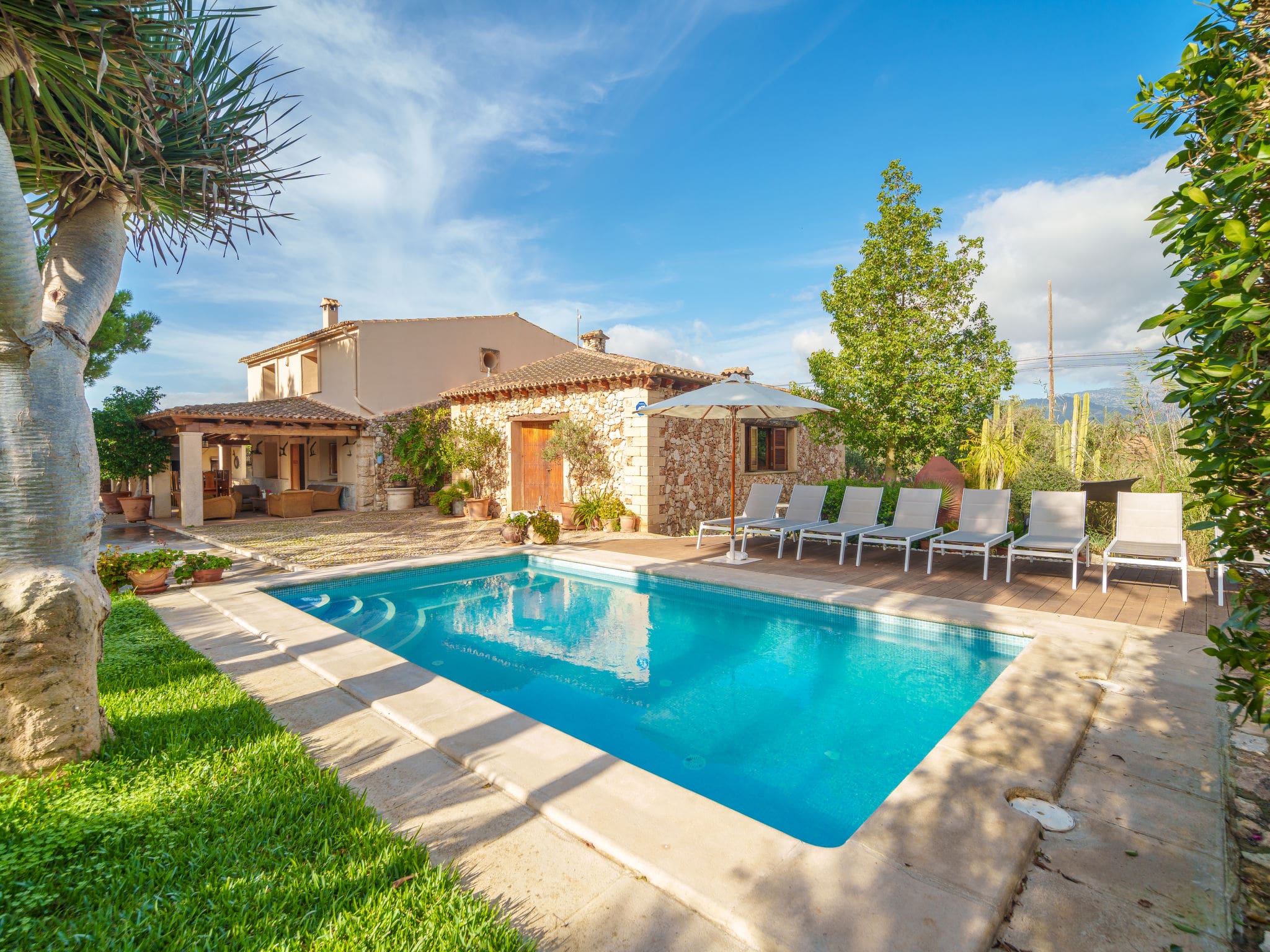 Casa Llubí Inca: Spacious 4-Bedroom Holiday Villa with Private Swimming Pool in Mallorca Spain