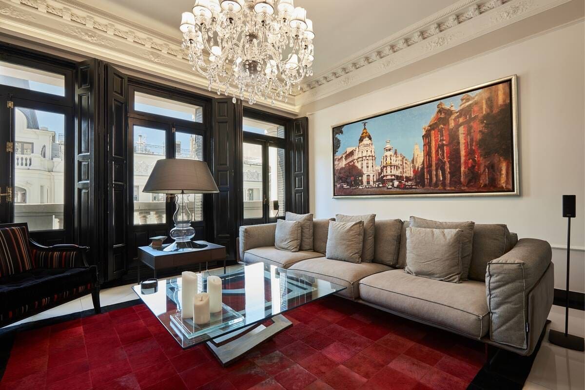 Casa Madroño Las Letras: Elegant 5-Bedroom Luxury Apartment with Balconies, Las Letras Madrid