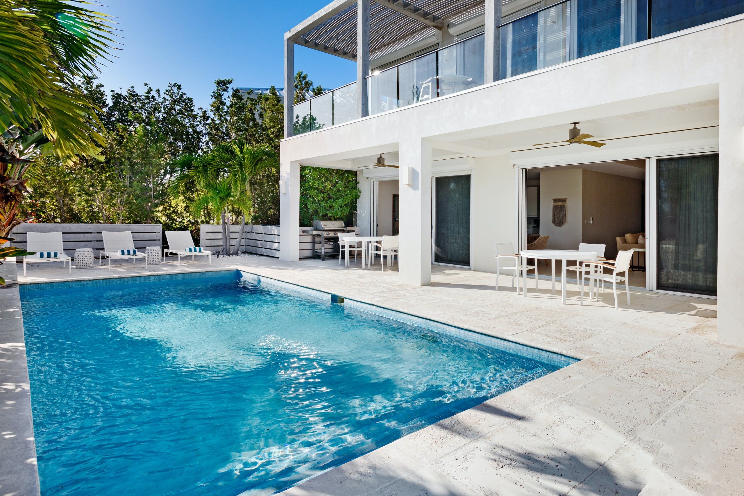 Casa Mahogany Leeward: Luxury 7-Bedroom Apartment with Seaview and Private Jetty, Turks and Caicos