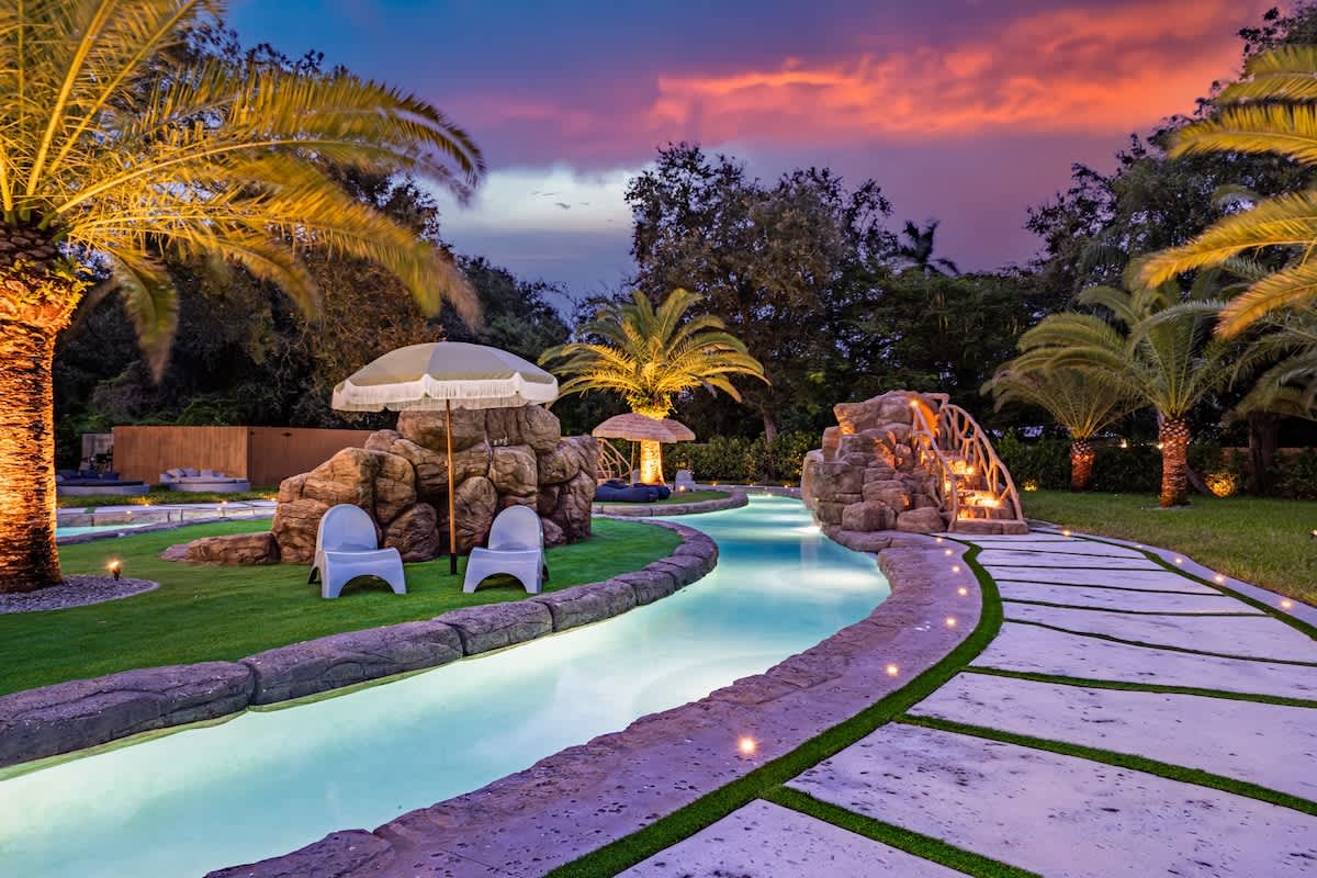 Casa Mahogany Miami: Luxury 6-Bedroom Villa with Seaview and Pool, Miami