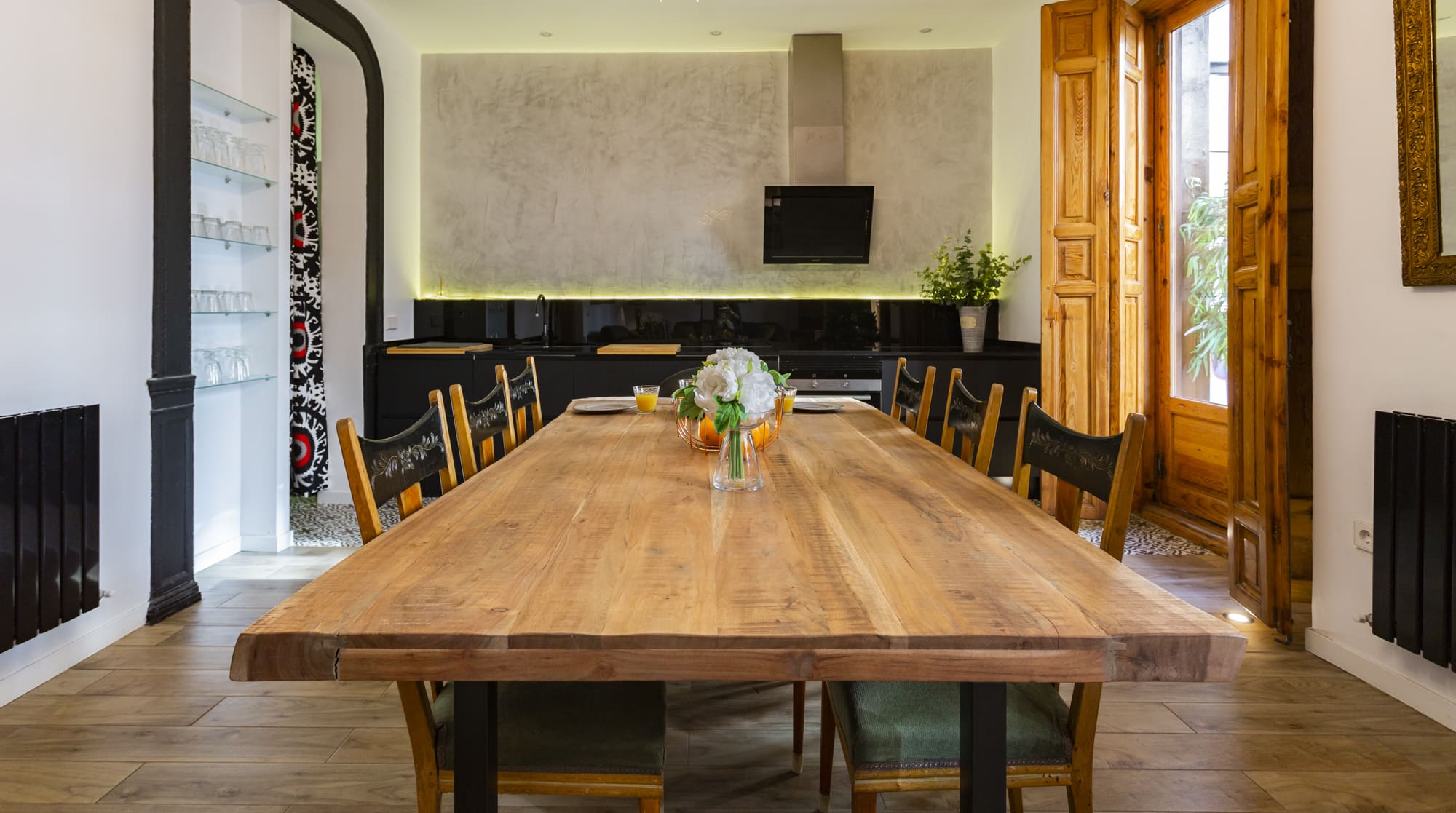 Casa Manzanares Lavapiés Lavapiés  2: Chic 4-Bedroom Apartment with Balconies, Madrid Lavapiés