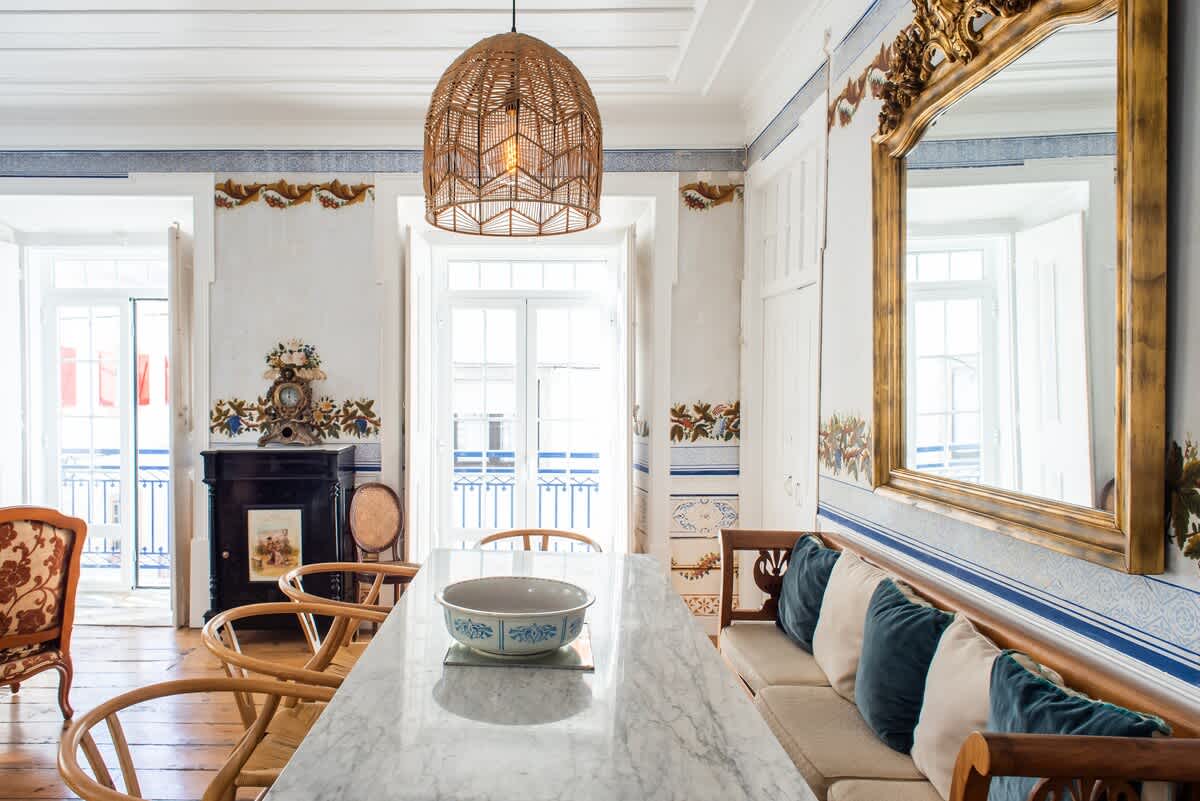 Casa Marquês Sintra: 11-Bedroom Family-Friendly Townhouse with Sea Views, Sintra