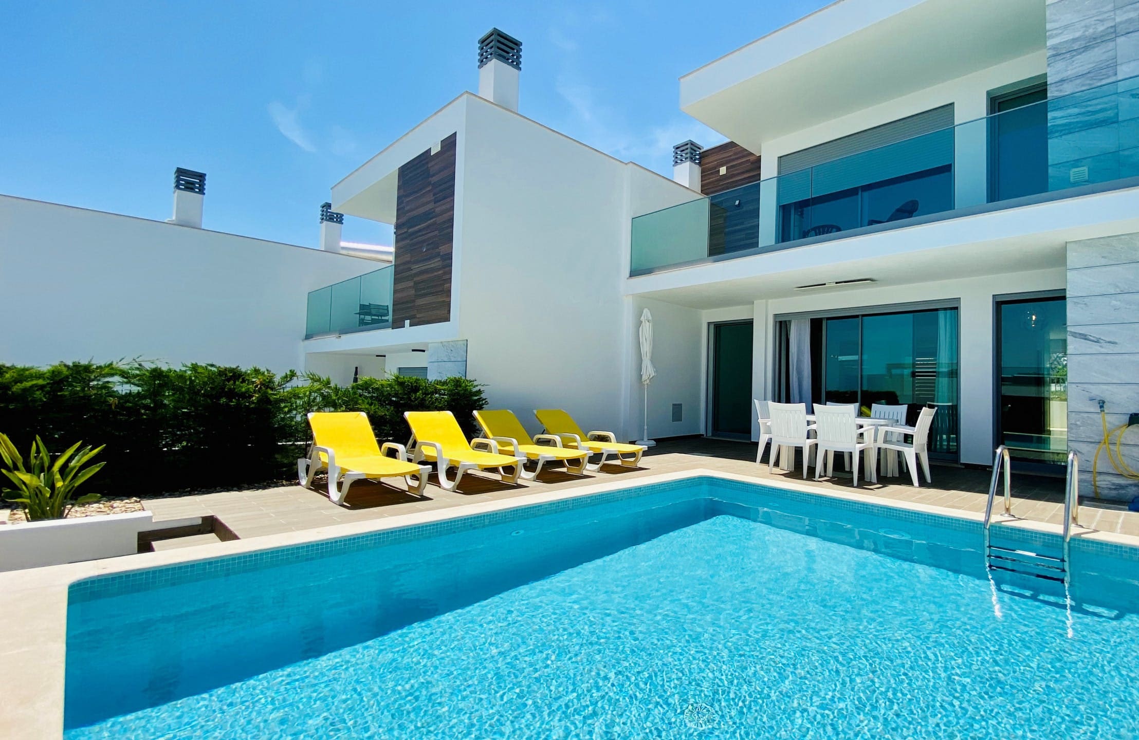 Casa Medronheiro Albufeira Albufeira: Spacious 3-Bedroom Apartment with Pool and Seaview, Albufeira