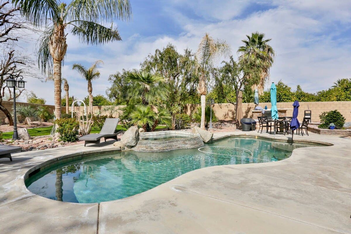 Casa Mesquite Indio: Luxury 5-Bedroom Apartment with Hot Tub, Palm Springs