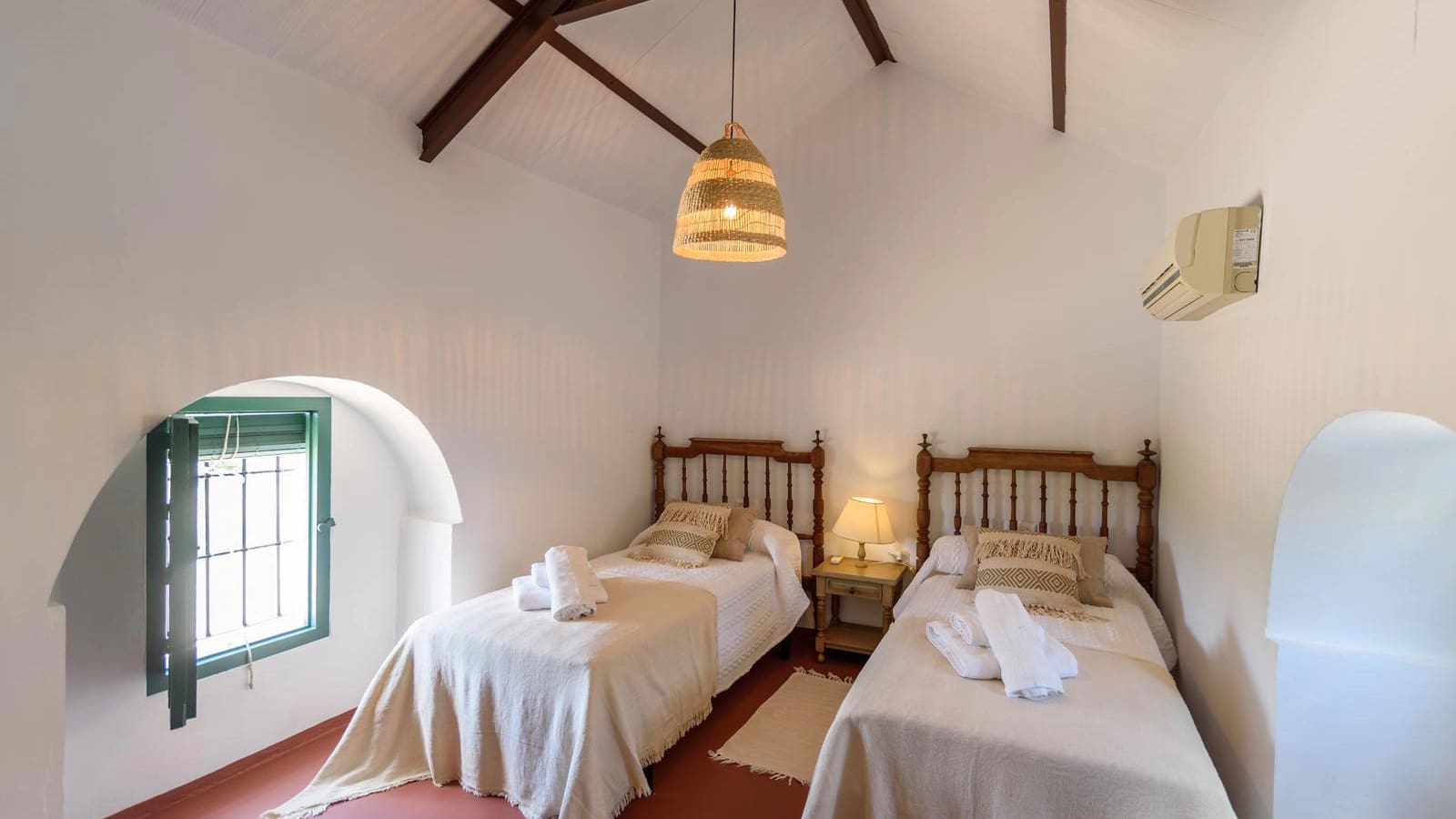 Casa Mezquita Cordova: Spacious 7-Bedroom Apartment with Pool, Cordova