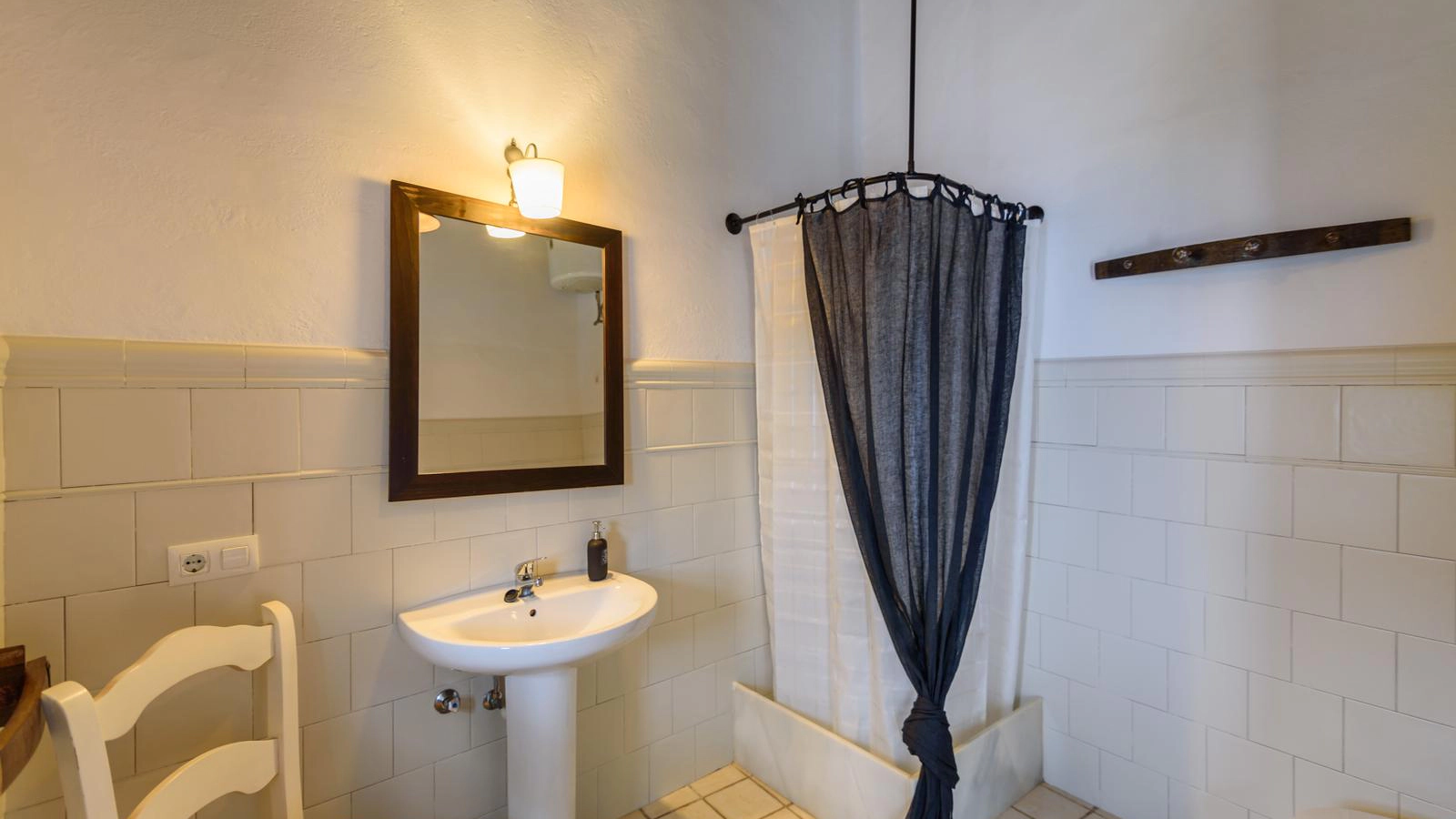 Casa Mezquita Cordova: Spacious 7-Bedroom Apartment with Pool, Cordova