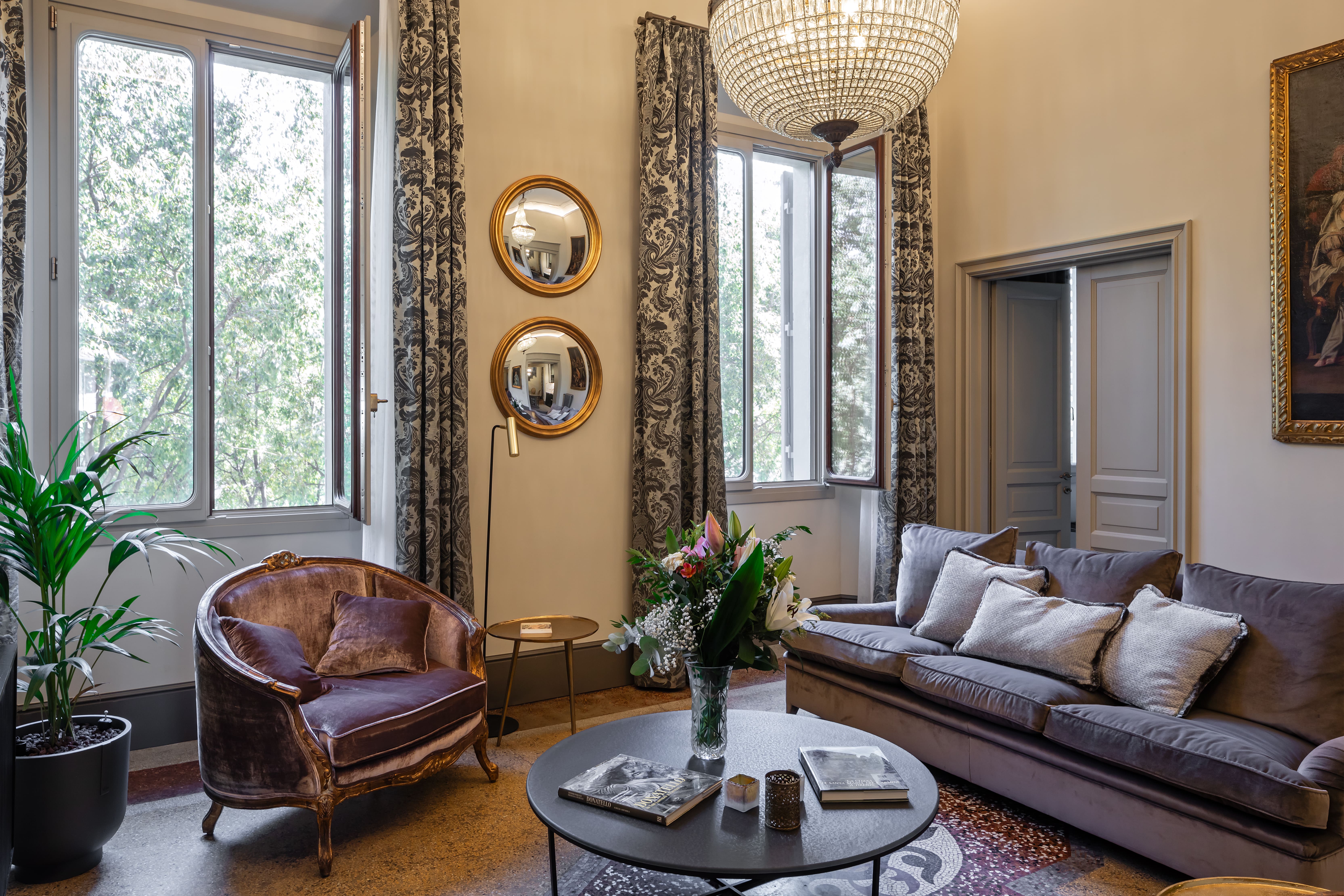 Casa Michelangelo Florence: Luxury 2-Bedroom Apartment with Private Terrace, Florence