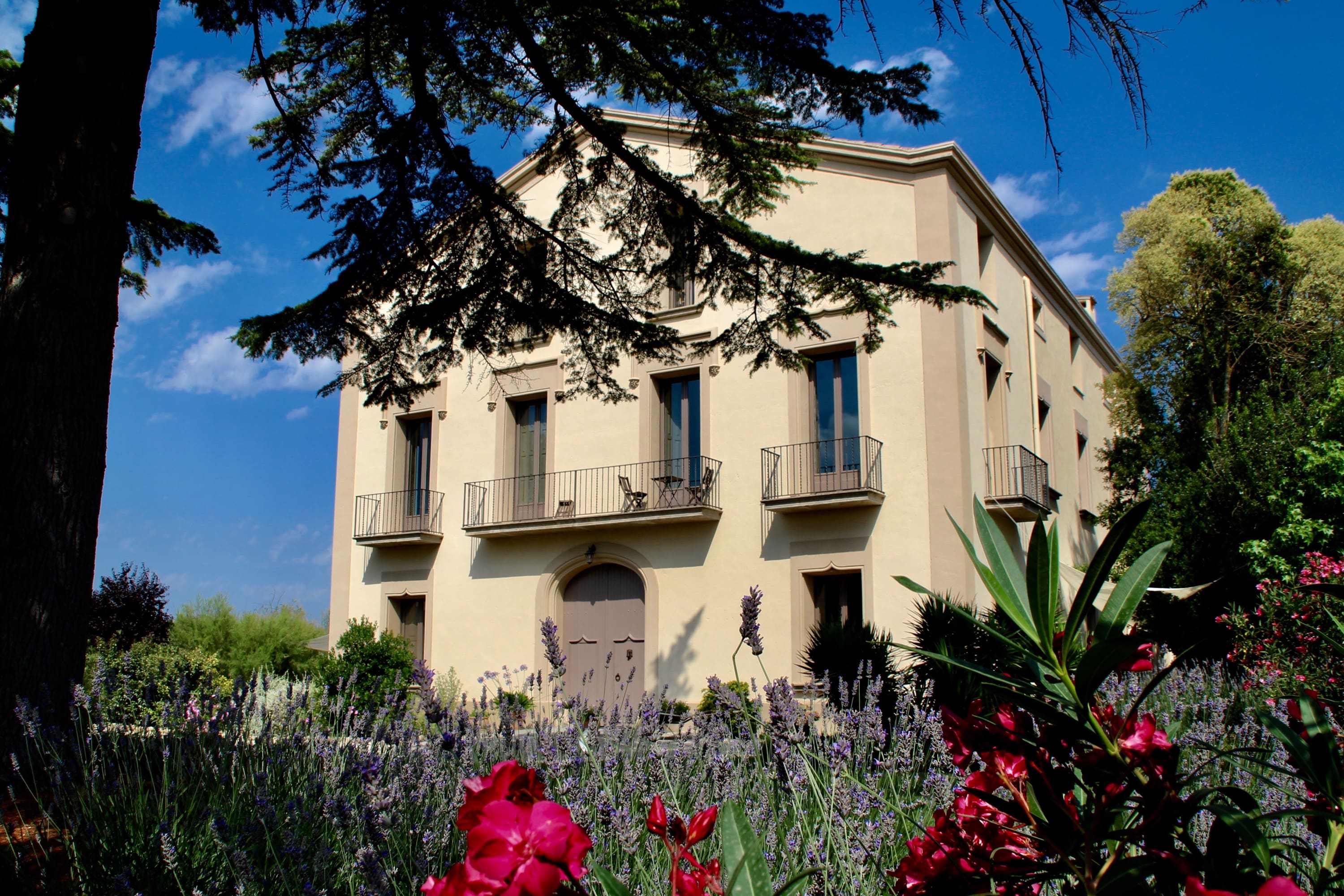 Casa Miramar Barcelona: Sustainable 2-Bedroom Apartment with Seaview and Pool, Barcelona