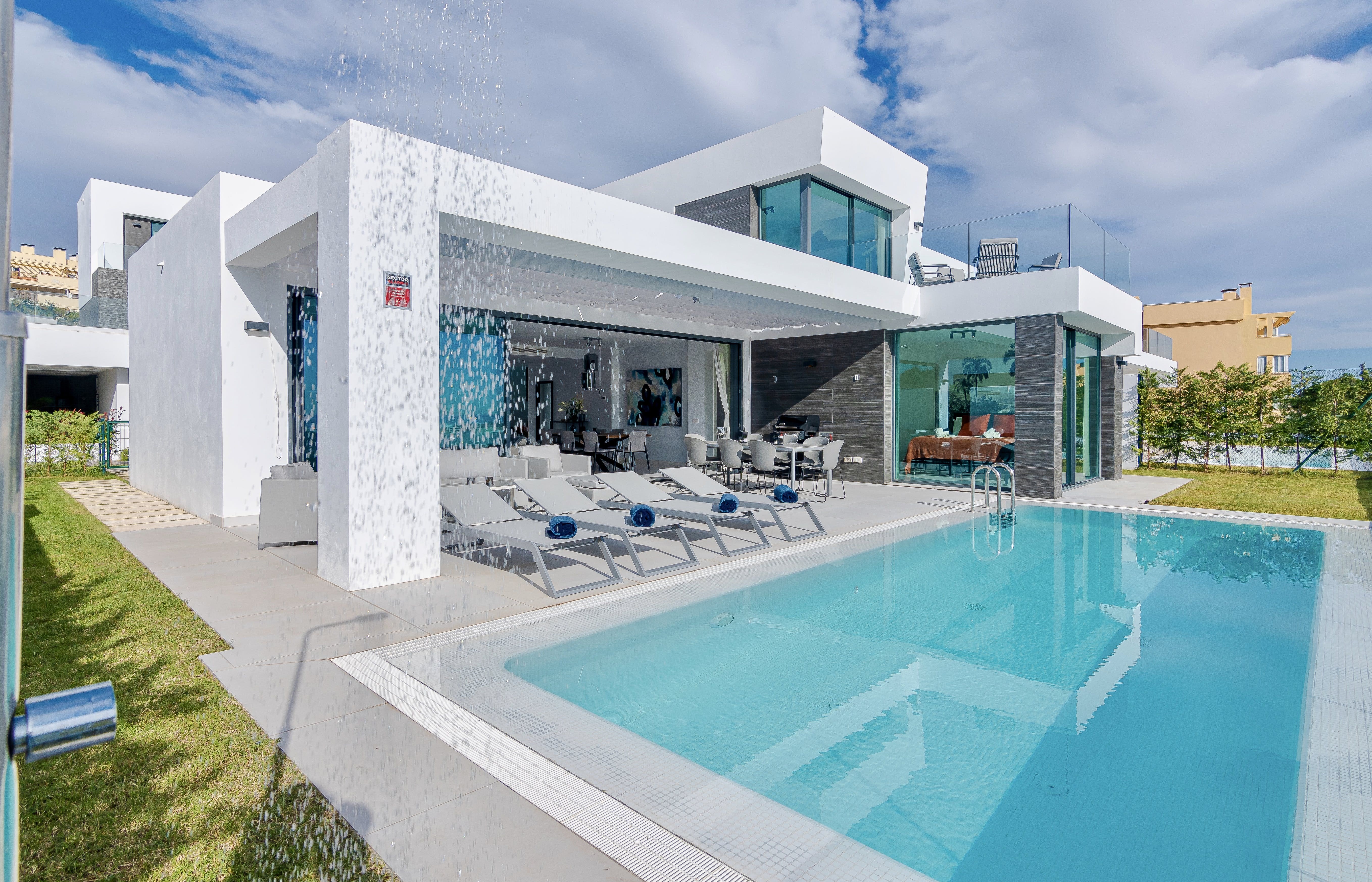 Casa Miramar Fuengirola: 4-Bedroom Luxury Apartment with Seaviews and Pool, Fuengirola