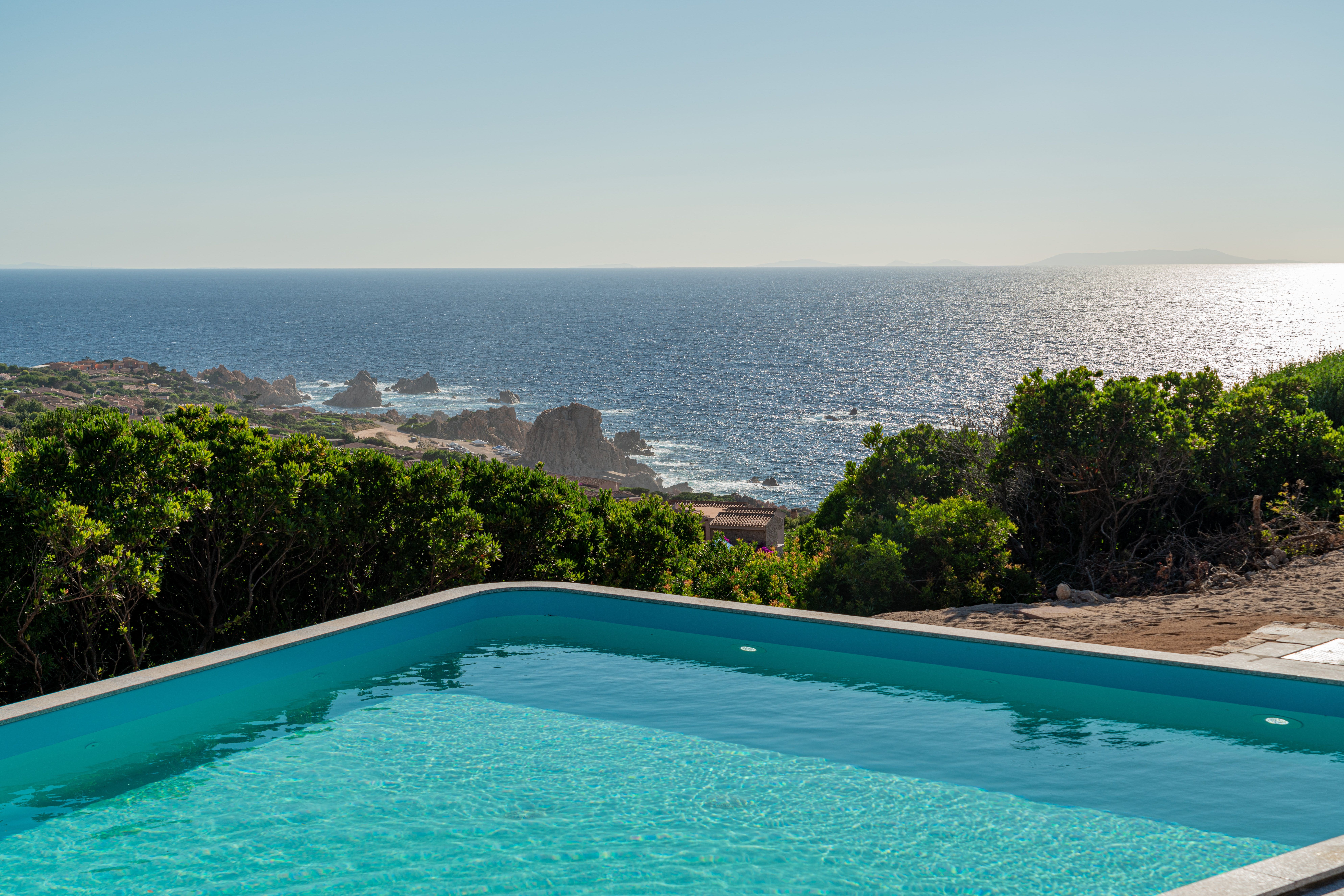 Casa Mistral Isola: Spacious 5-Bedroom Apartment with Stunning Seaviews, Sardinia North