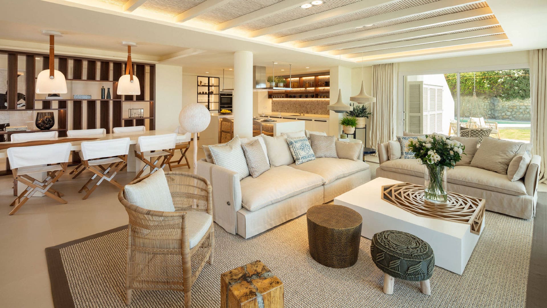 Casa Mistral Marbella: 5-Bedroom Luxury Apartment with Seaview and Hot Tub, Marbella