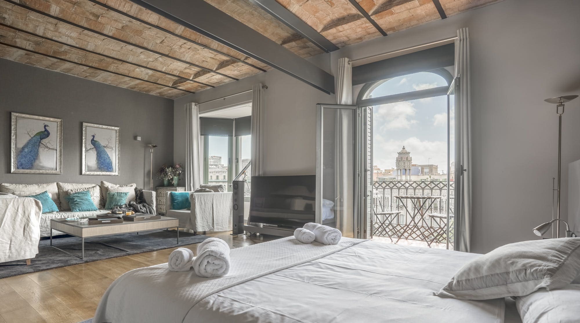 Casa Modernista Eixample Eixample 7: Luxury 5-Bedroom Apartment with Seaviews, Eixample