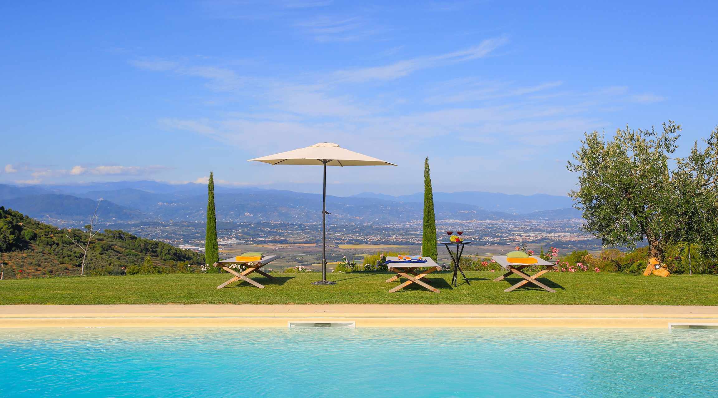 Casa Monte Pisano: Luxury 3-Bedroom Apartment with Pool, Lucca Countryside