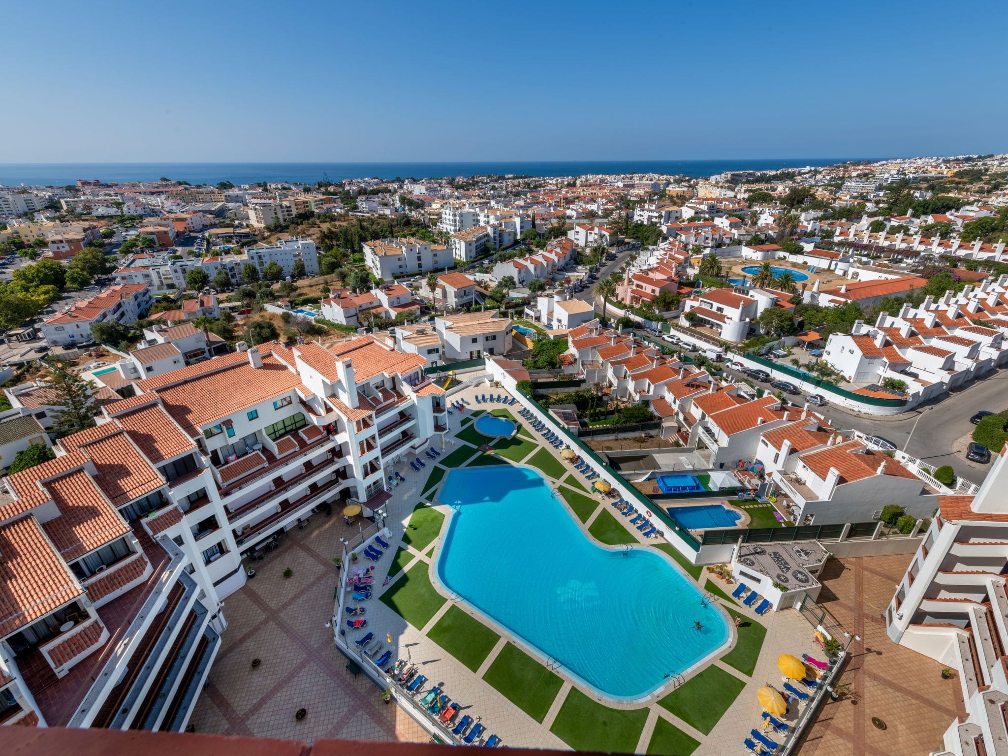 Casa Montechoro Albufeira: Modern 4-Bedroom Apartment with Sea Views Pool and Air Conditioning Central Location
