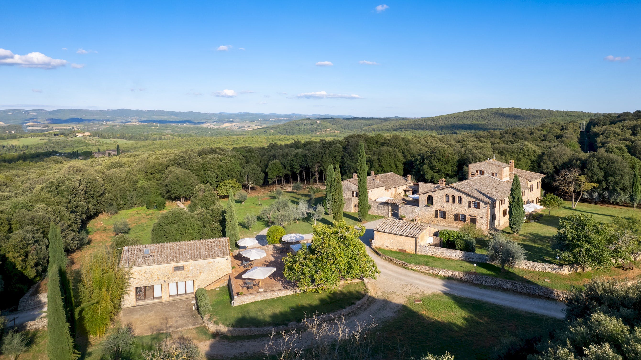 Casa Monteriggioni Siena: 16-Bedroom Luxury Apartment with Private Pool, Siena