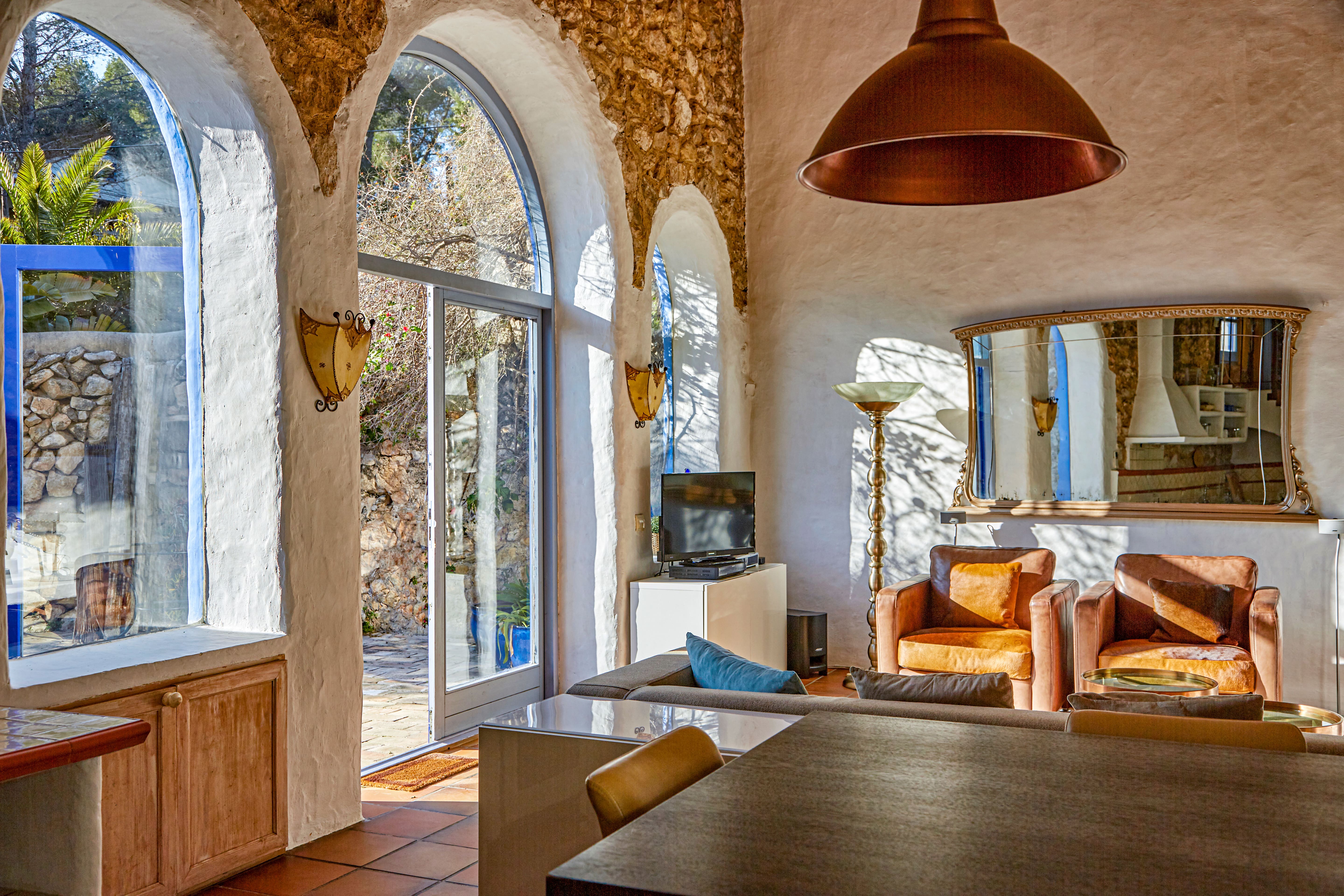 Casa Montjuïc Barcelona Catalonia 2: Luxury 3-Bedroom Apartment with Seaview and Pool, Barcelona