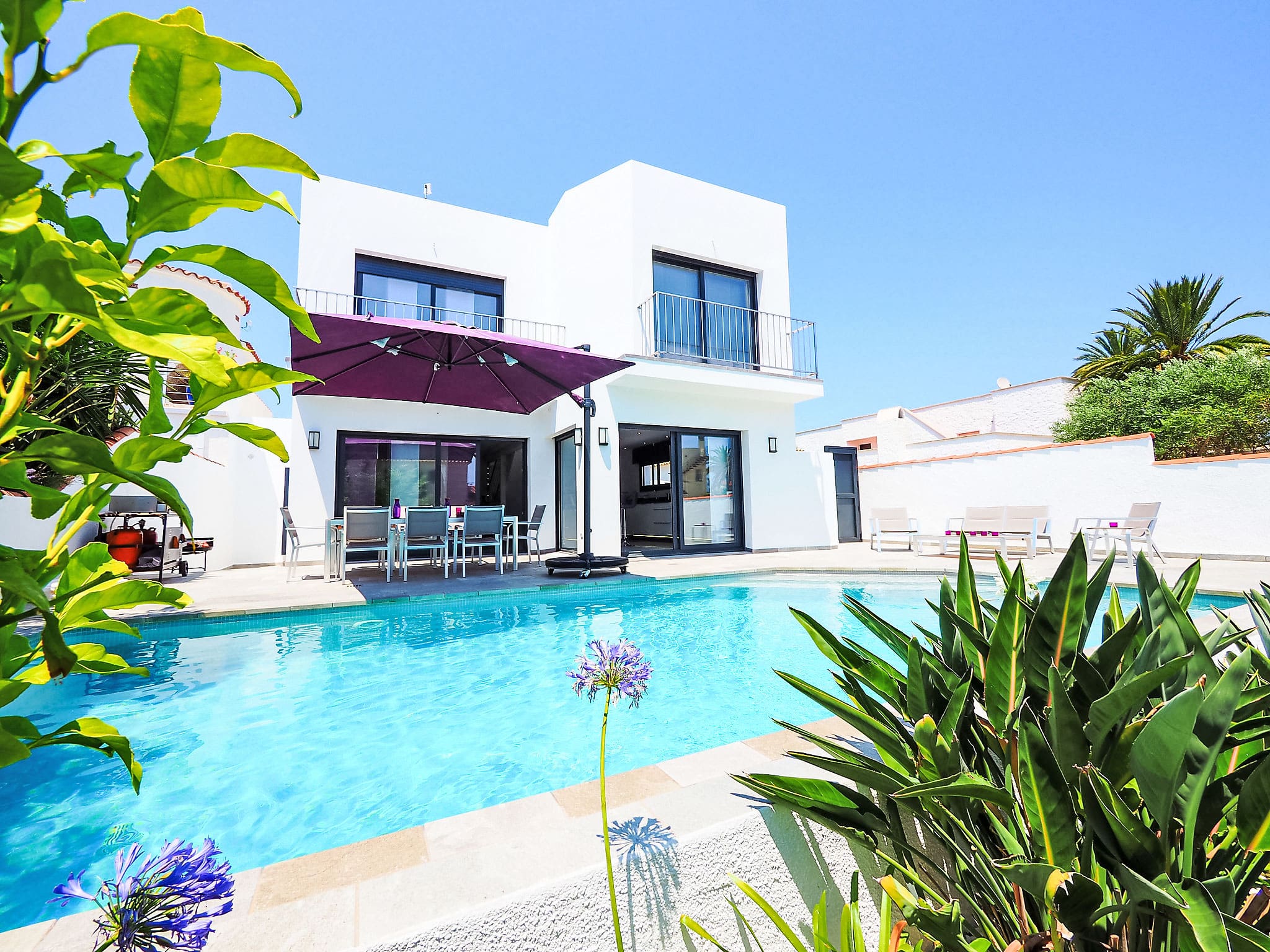 Casa Muga Empuriabrava: Modern 4-Bedroom Family Villa with Private Pool and Canal Views near Costa Brava Beaches