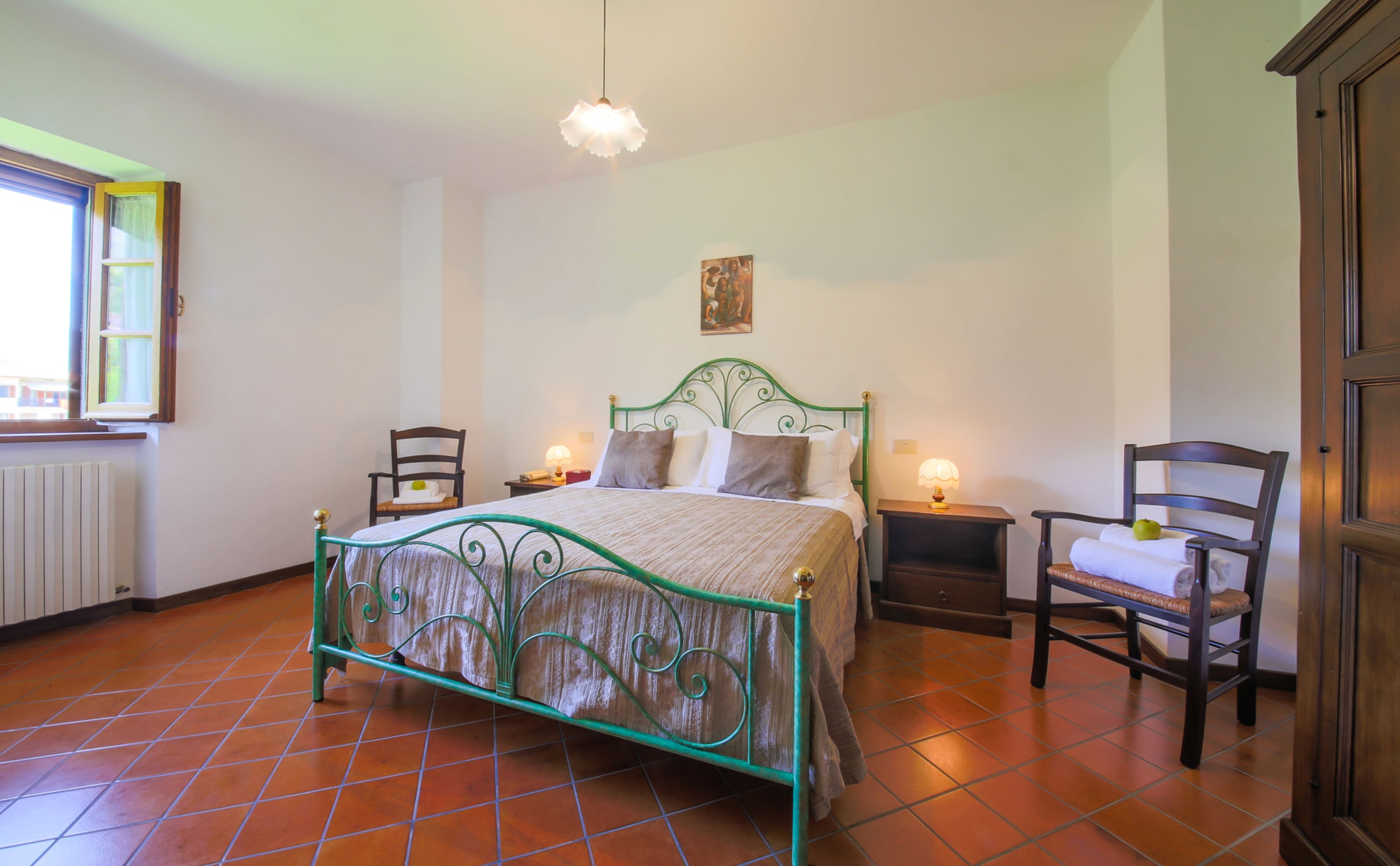 Casa Niccone Cortona: Spacious 14-Bedroom Apartment with Pool and Lake Views, Cortona